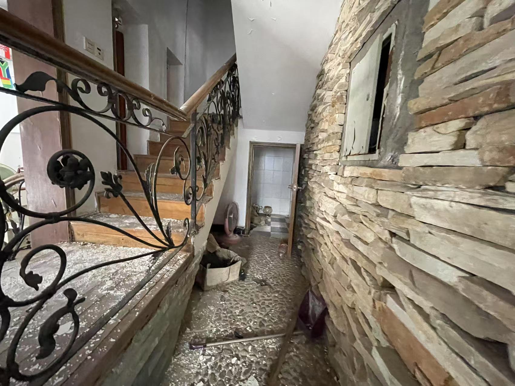 源园新村 5室2厅2卫 150.0万 源园新村 5室2厅2卫 150.0万室内图