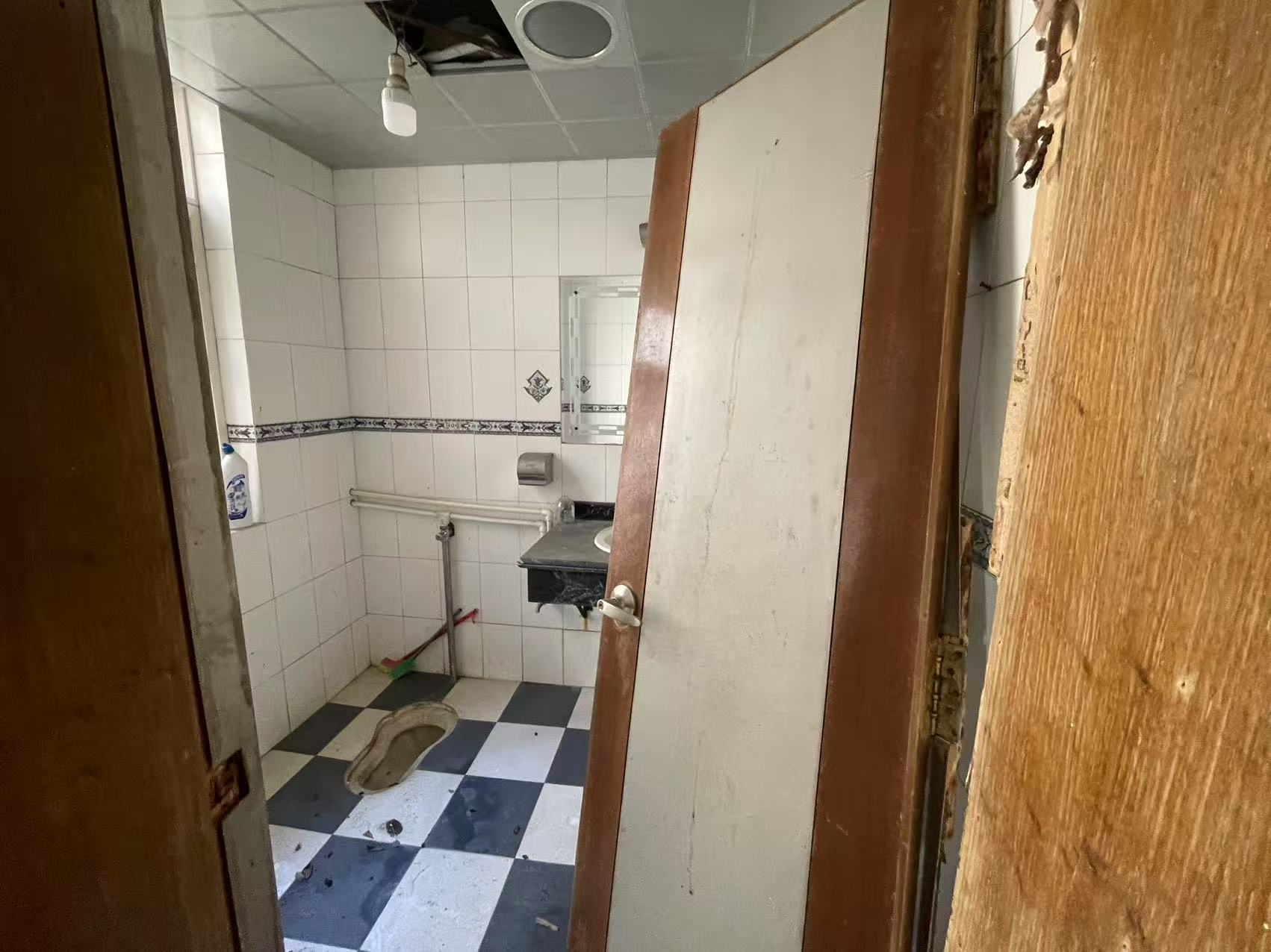 源园新村 5室2厅2卫 150.0万 源园新村 5室2厅2卫 150.0万室内图