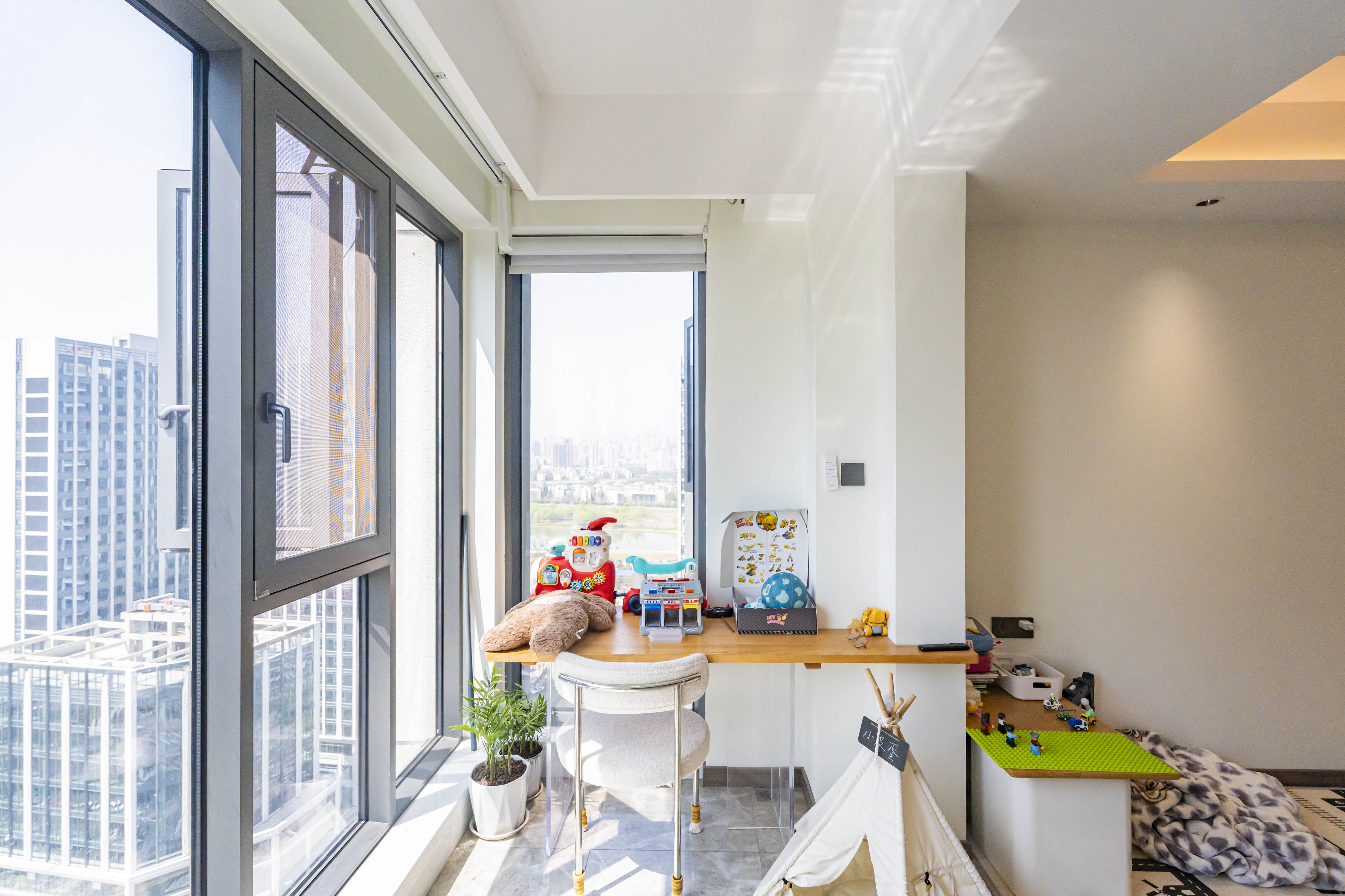 绿地V岛  3室2厅2卫    168.0万 绿地V岛  3室2厅2卫    168.0万阳台