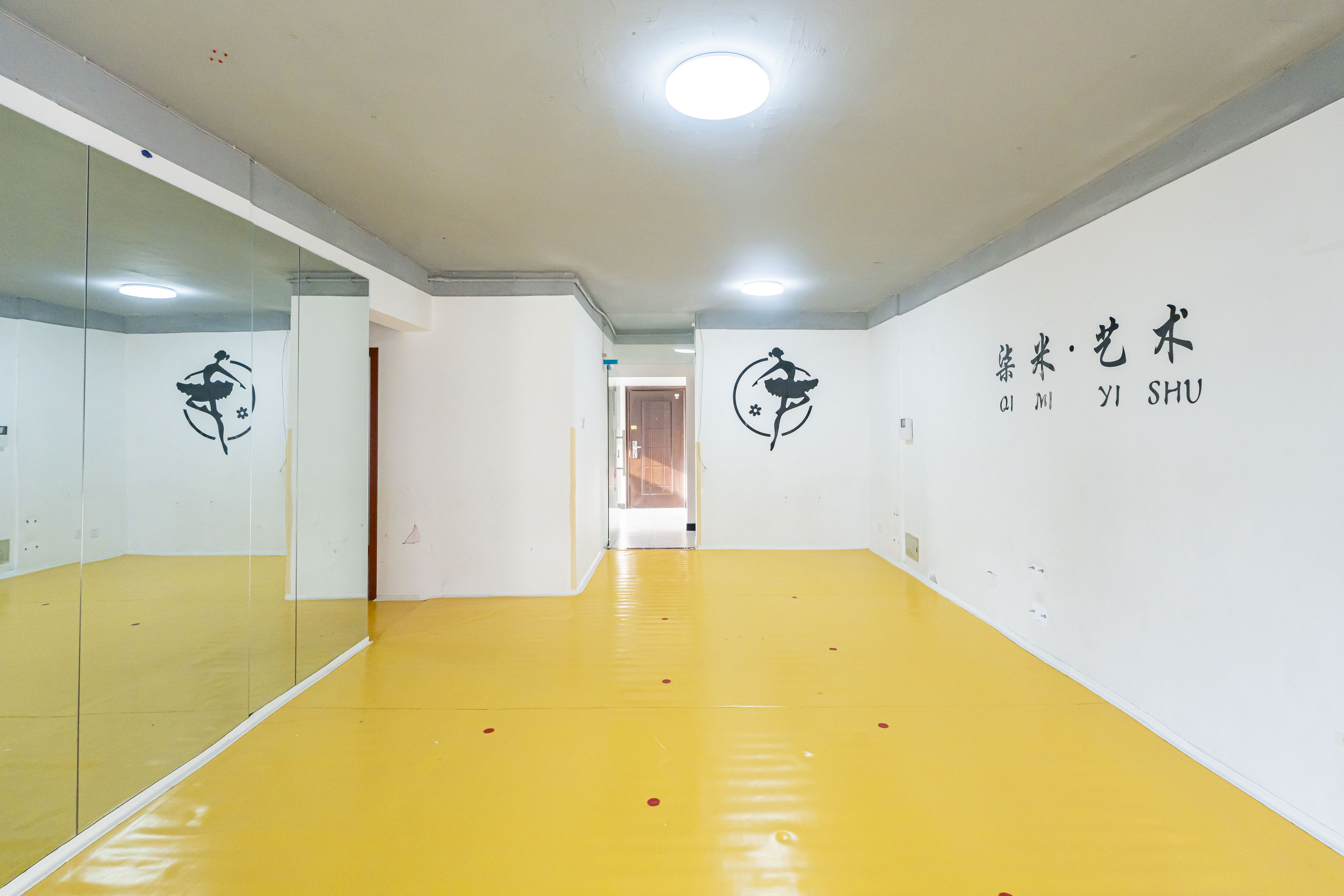 维一星城原山苑  4室2厅1卫    105.0万 维一星城原山苑  4室2厅1卫    105.0万客厅