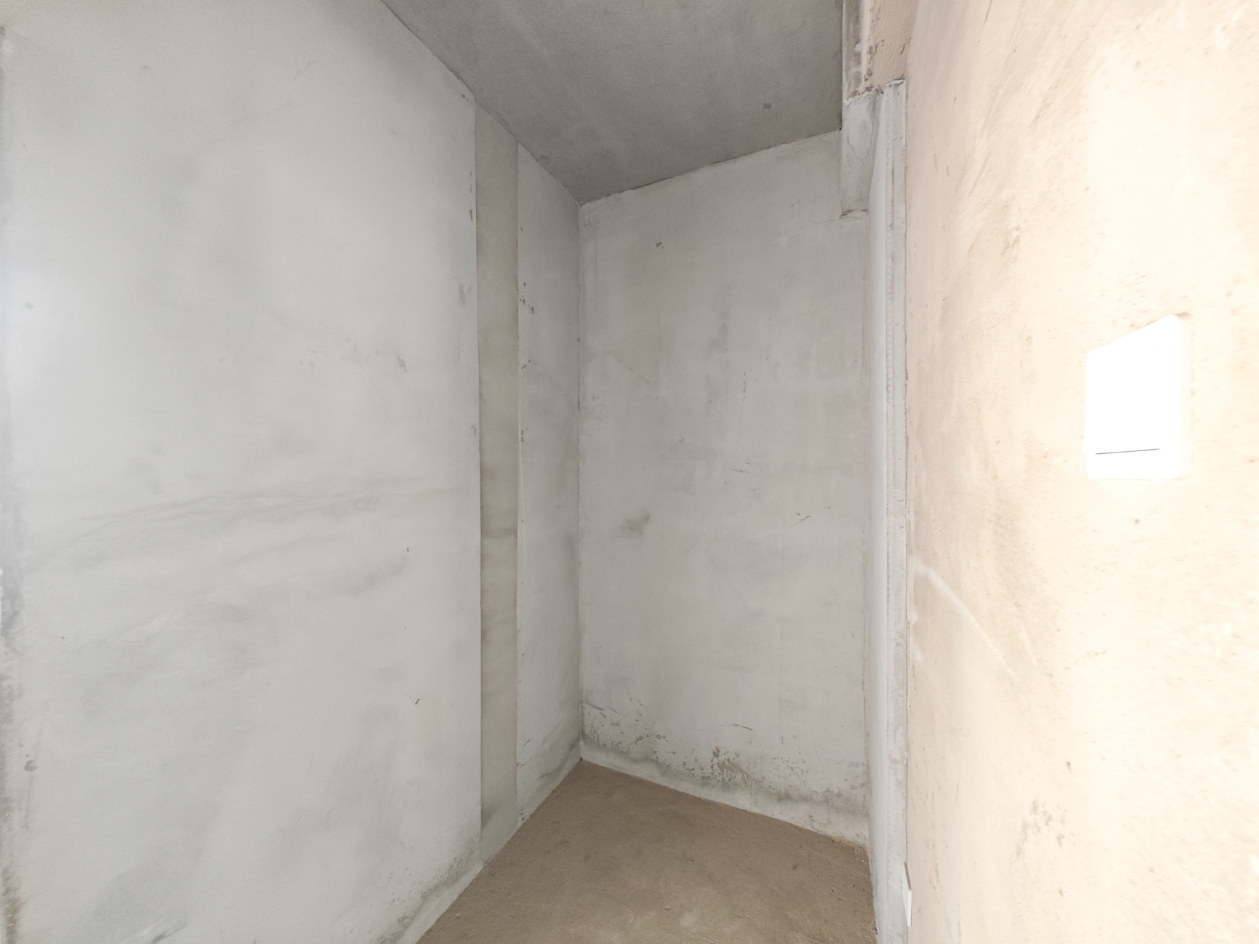 中建嘉和城  1室2厅1卫   105.00万其他