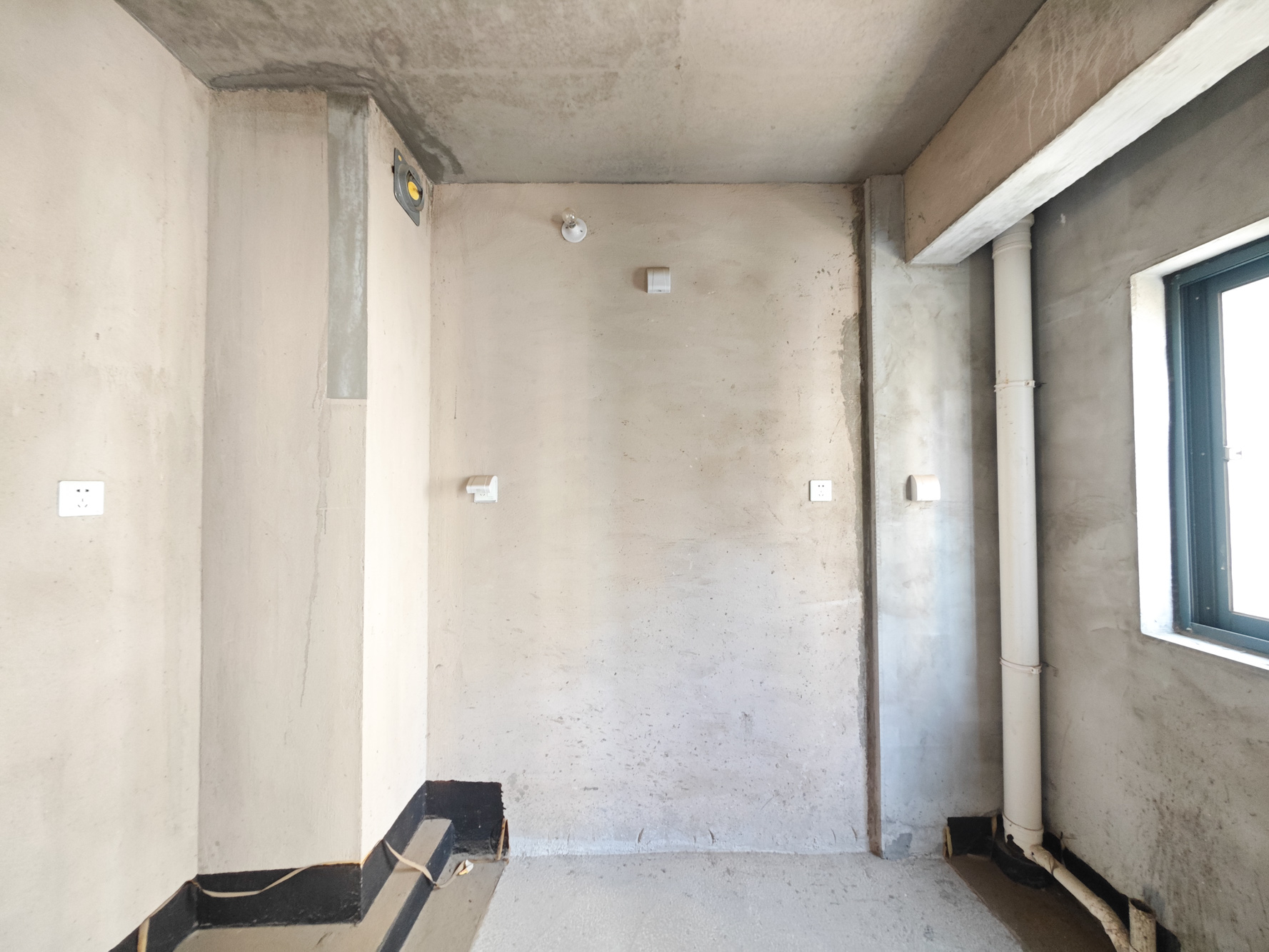 中建嘉和城  1室2厅1卫   105.00万其他