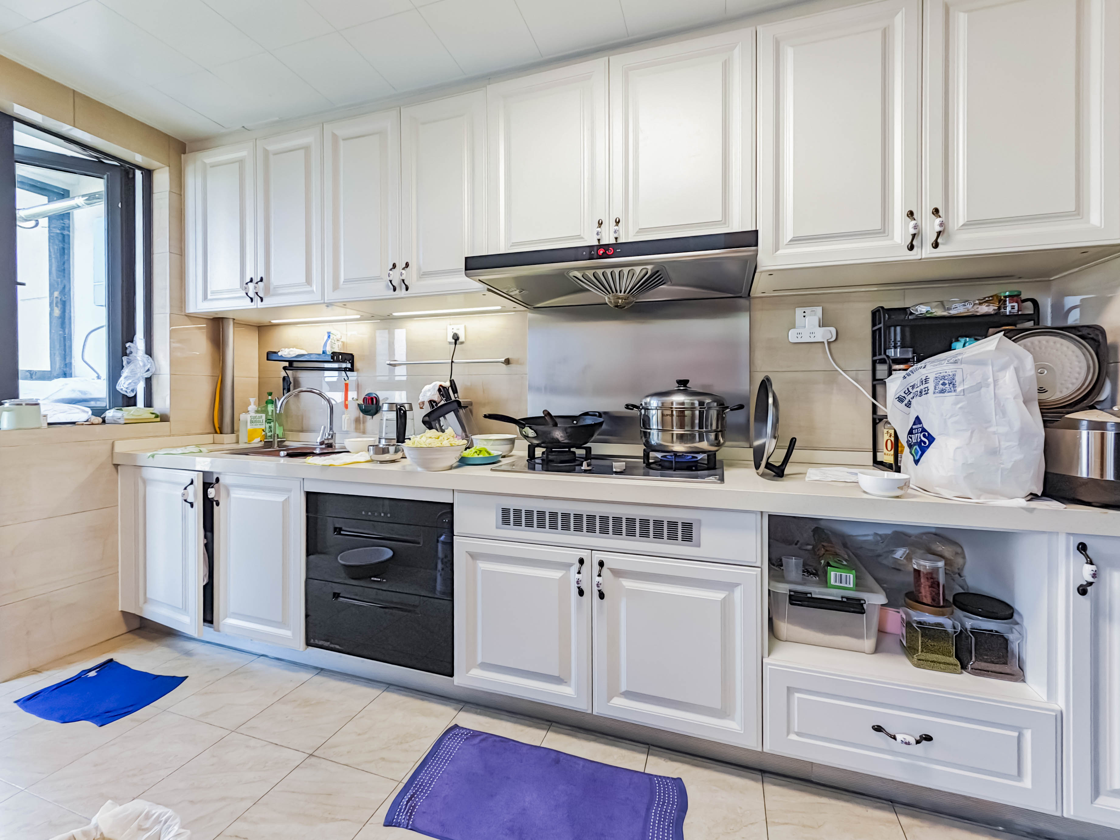 恒大国际广场  3室2厅2卫    115.0万 恒大国际广场  3室2厅2卫    115.0万厨房