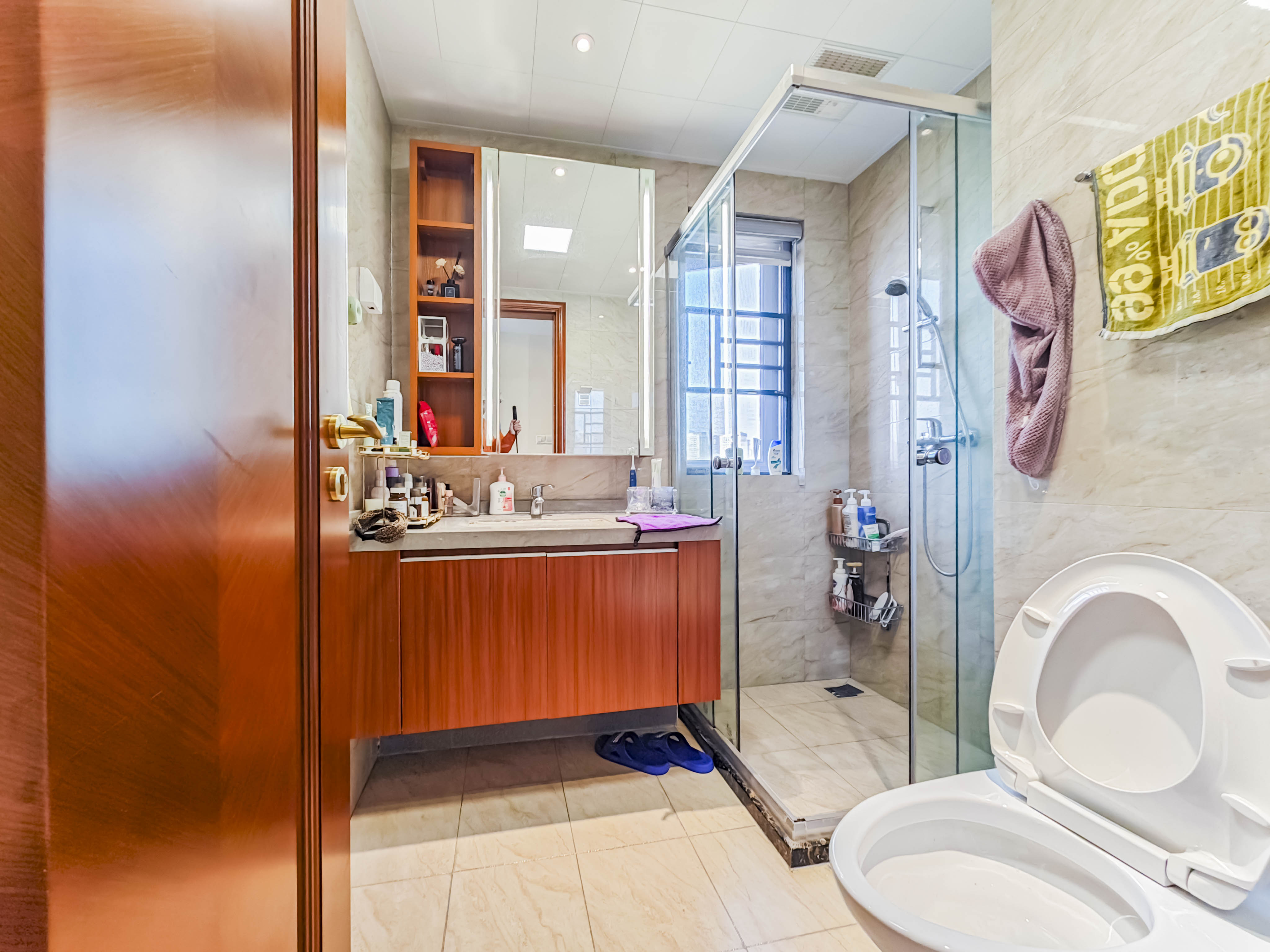 恒大国际广场  3室2厅2卫    115.0万 恒大国际广场  3室2厅2卫    115.0万卫生间