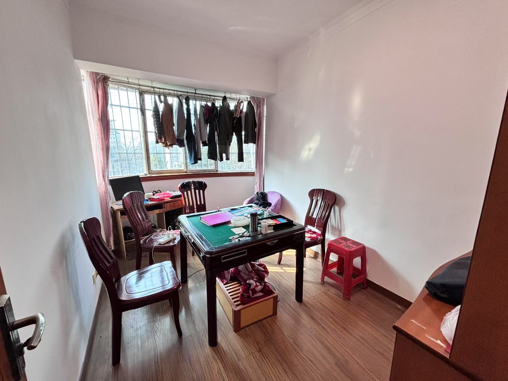 庆云山庄(里面有石塘冲) 3室2厅2卫 35.0万 庆云山庄(里面有石塘冲) 3室2厅2卫 35.0万室内图