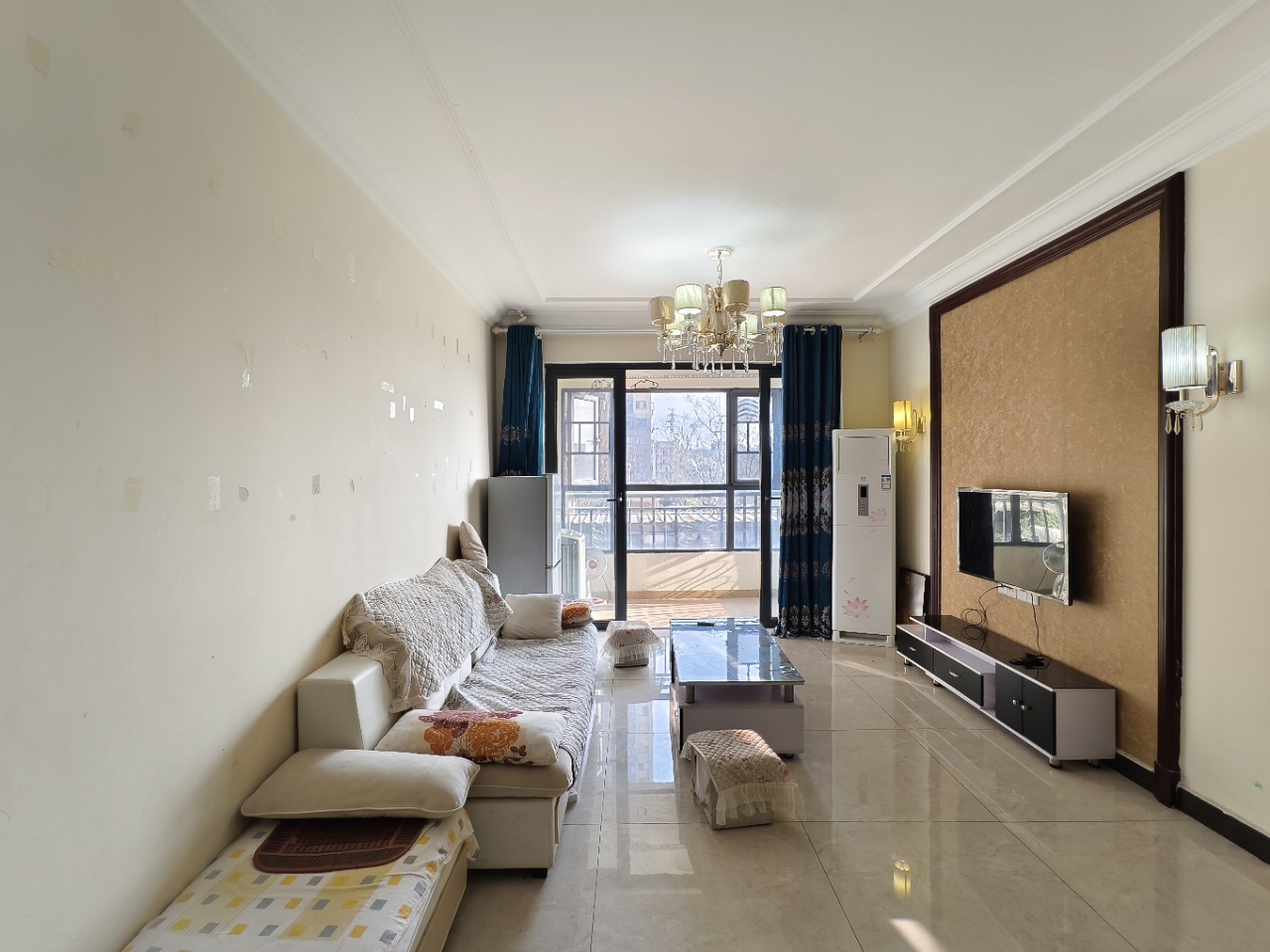 恒大华府  3室2厅1卫   49.80万 恒大华府  3室2厅1卫   49.80万室内图