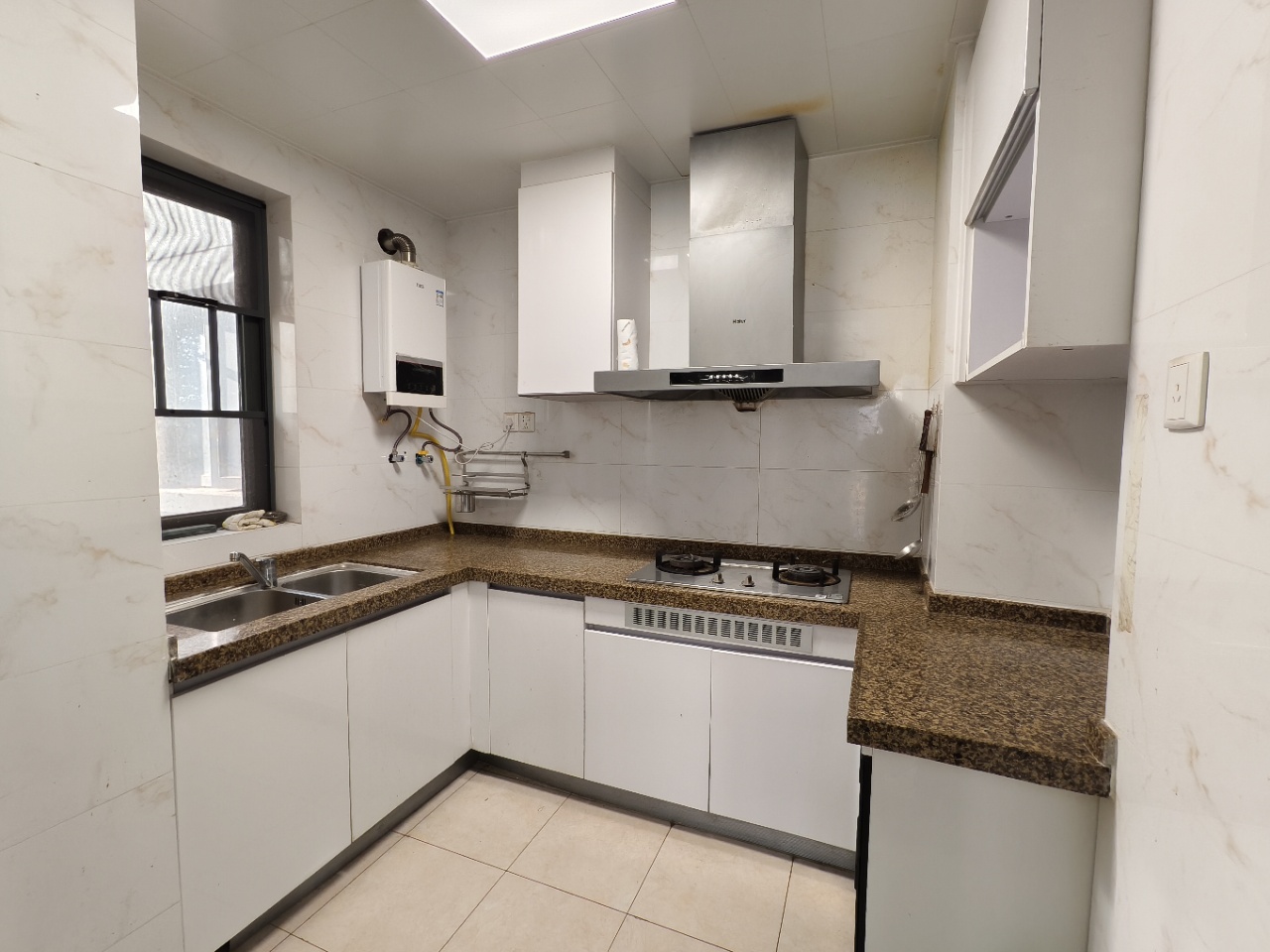 恒大华府  3室2厅1卫   49.80万 恒大华府  3室2厅1卫   49.80万室内图