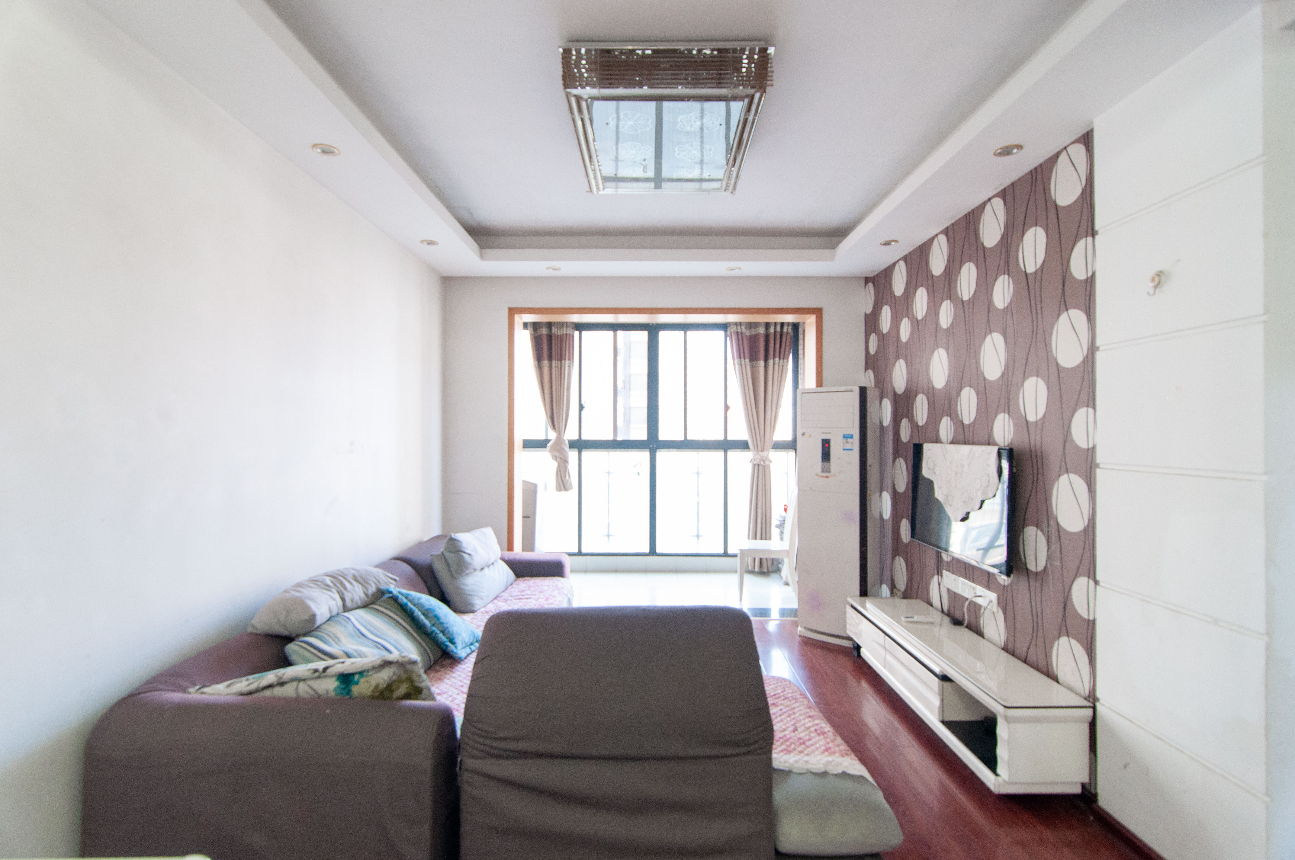 高鑫麓城  2室2厅1卫    80.0万 高鑫麓城  2室2厅1卫    80.0万客厅