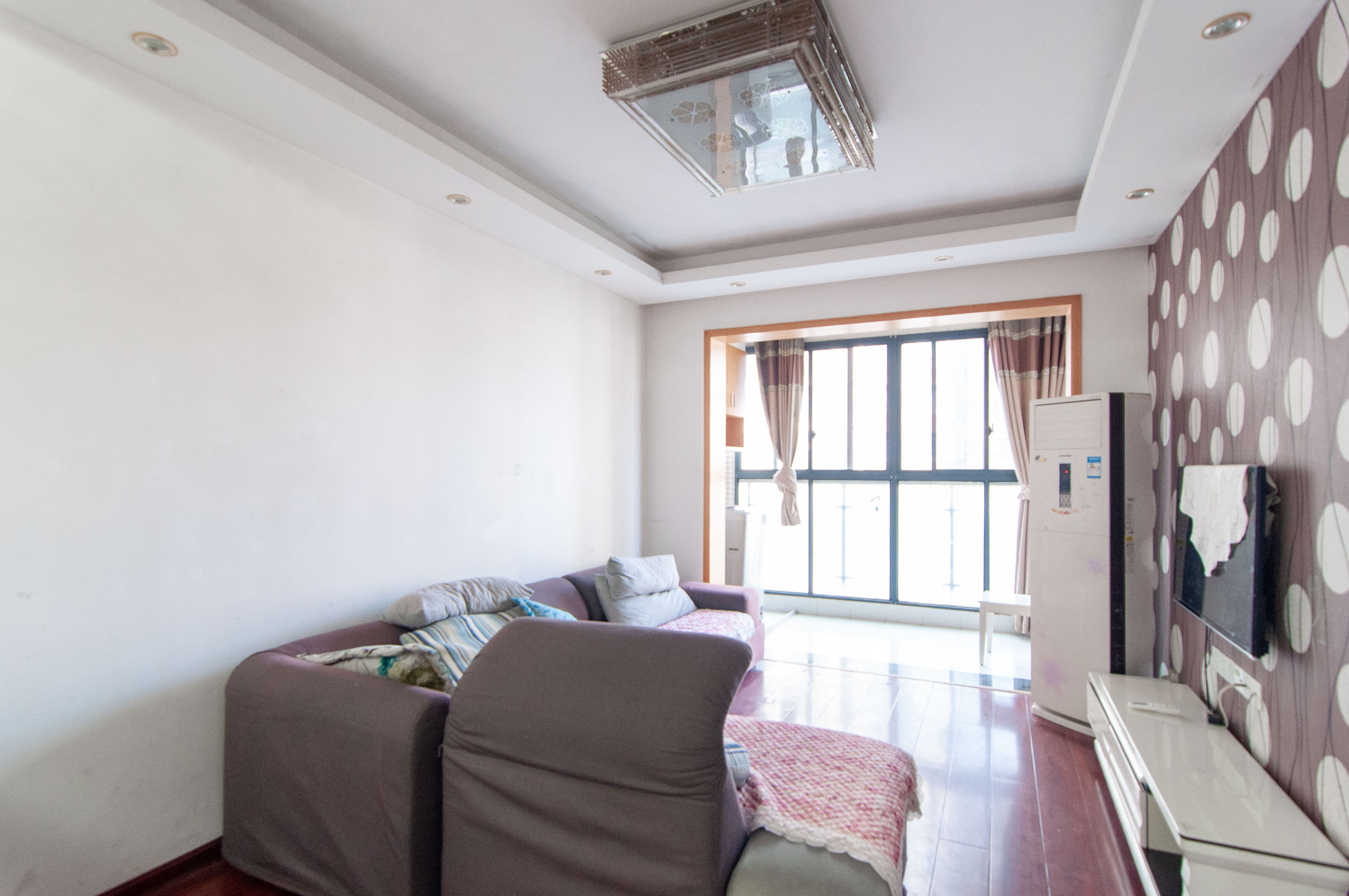 高鑫麓城  2室2厅1卫    80.0万 高鑫麓城  2室2厅1卫    80.0万客厅