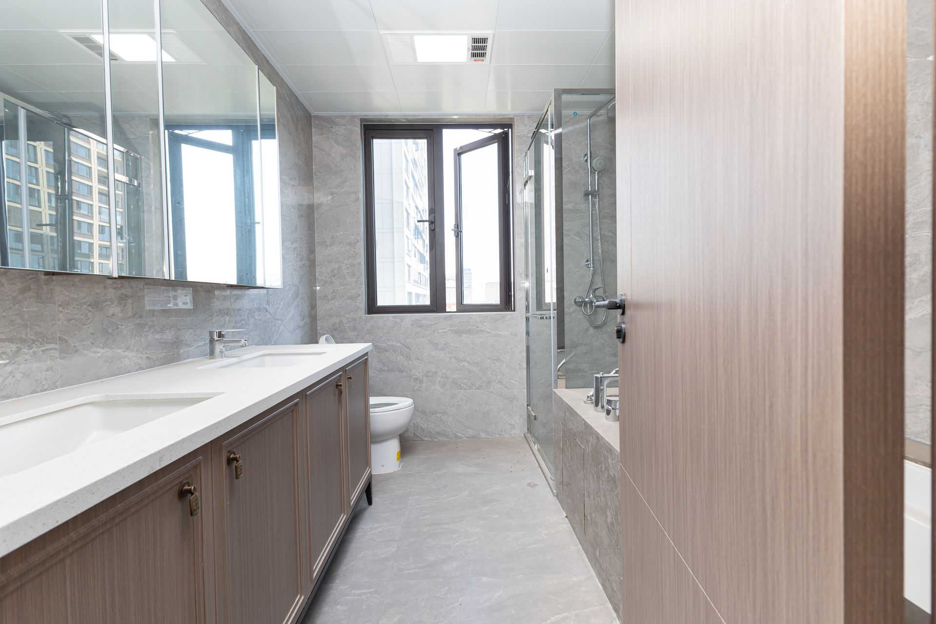 时代建发和著 5室2厅3卫 315.0万 时代建发和著 5室2厅3卫 315.0万卫生间