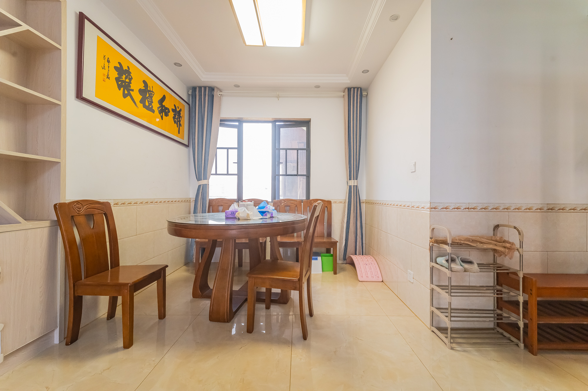 深业睿城 3室2厅2卫 110.0万 深业睿城 3室2厅2卫 110.0万客厅