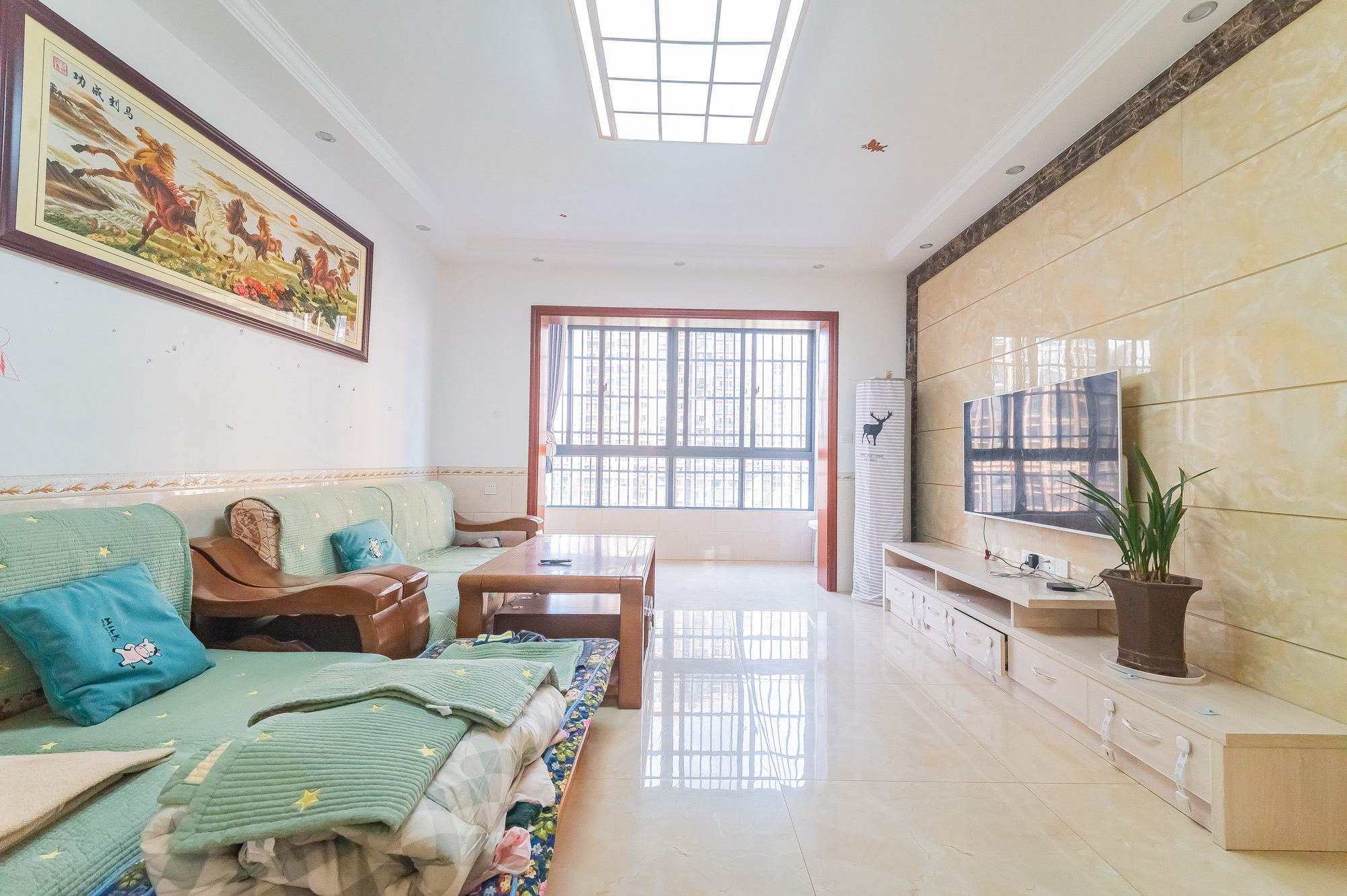 深业睿城 3室2厅2卫 110.0万 深业睿城 3室2厅2卫 110.0万客厅