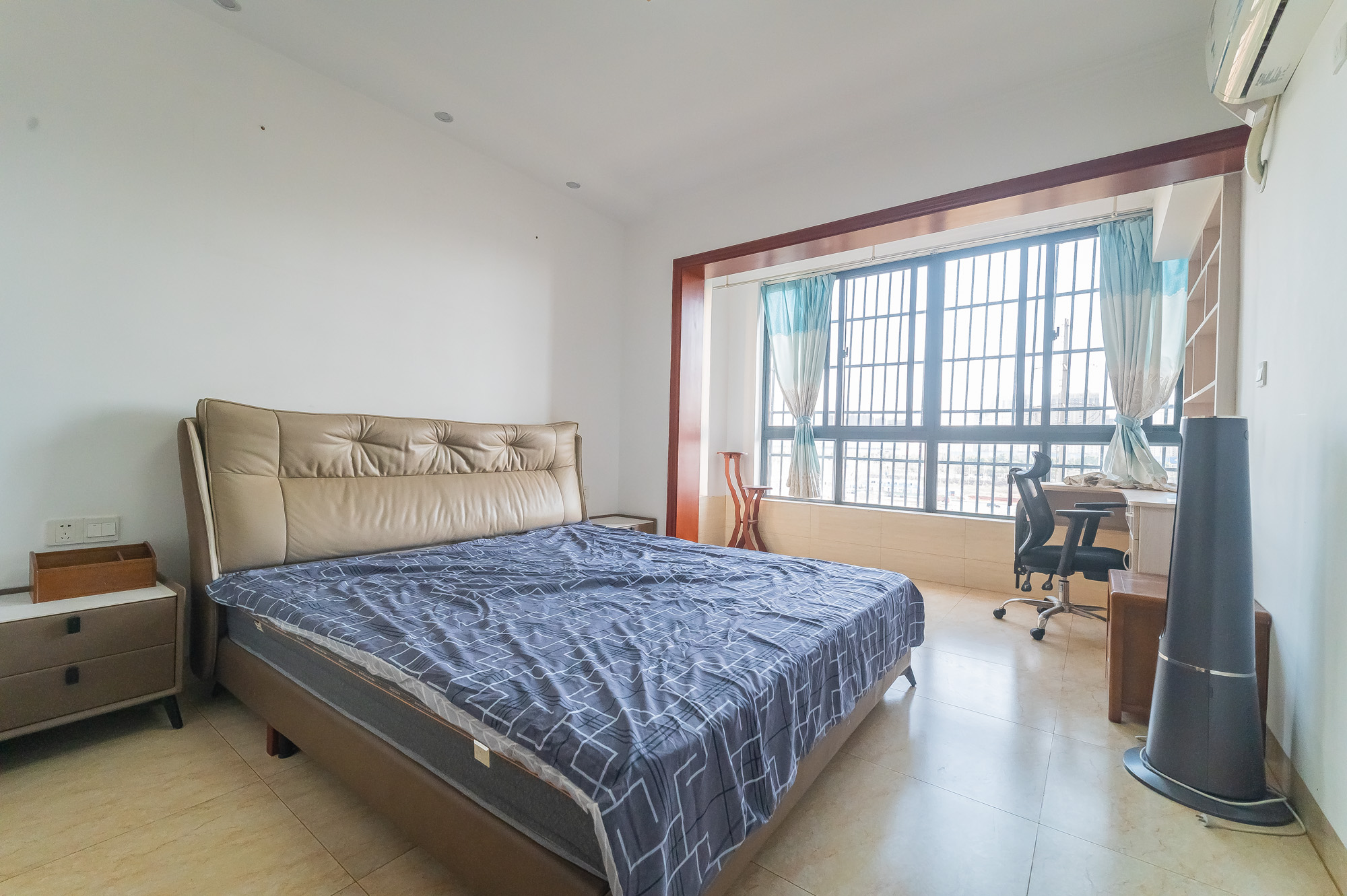 深业睿城 3室2厅2卫 110.0万 深业睿城 3室2厅2卫 110.0万卧室