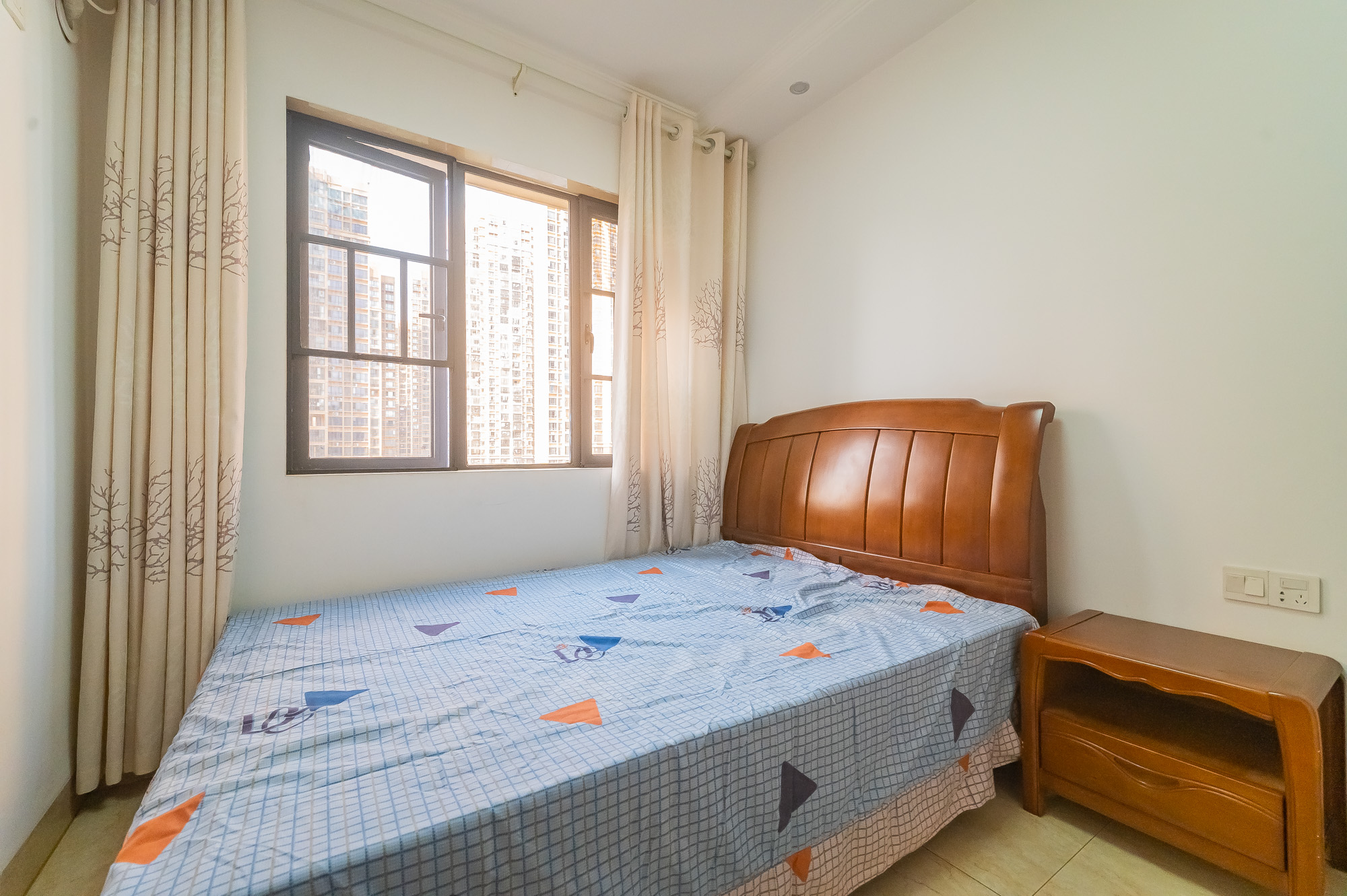 深业睿城 3室2厅2卫 110.0万 深业睿城 3室2厅2卫 110.0万卧室