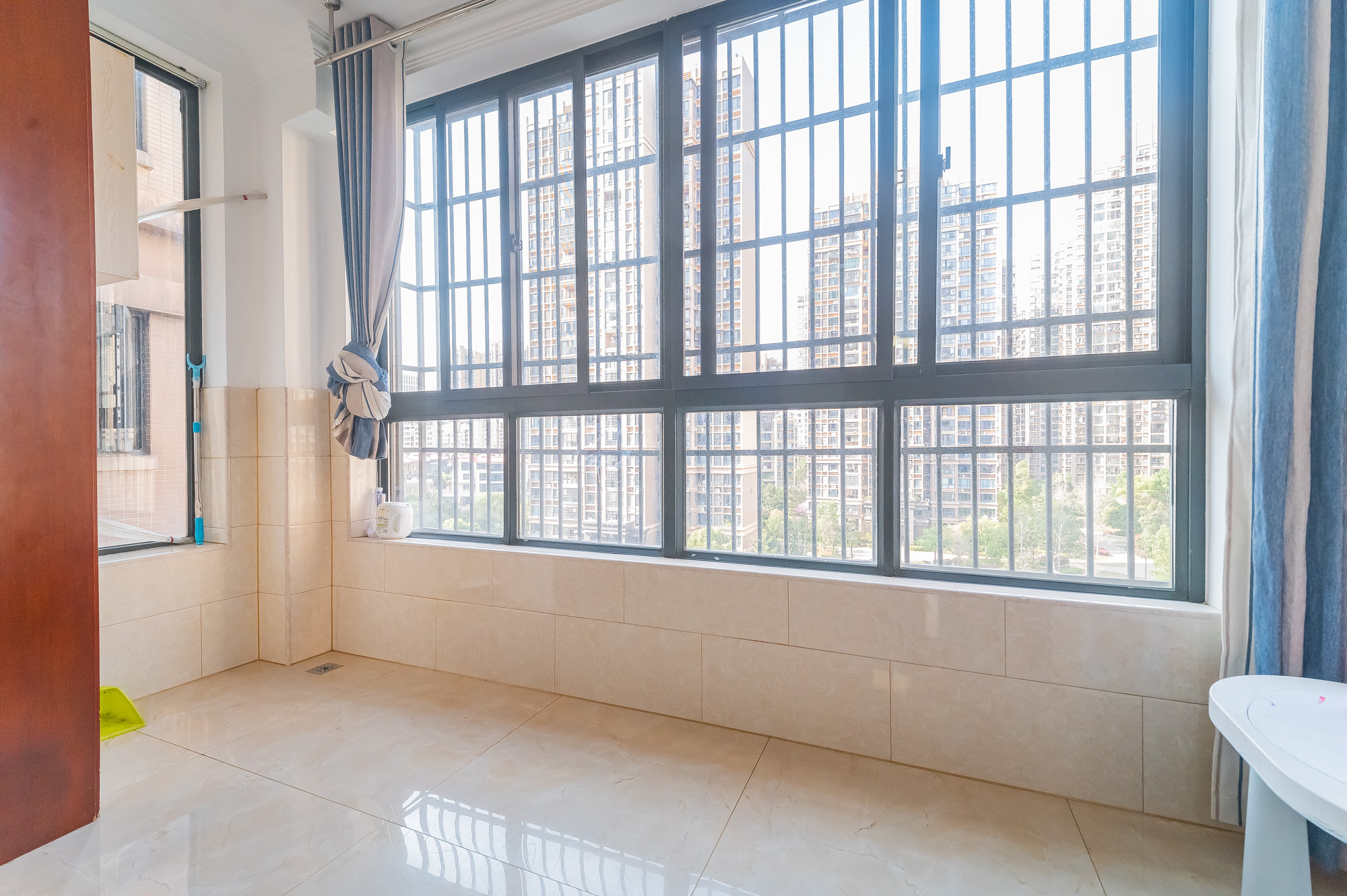 深业睿城 3室2厅2卫 110.0万 深业睿城 3室2厅2卫 110.0万阳台