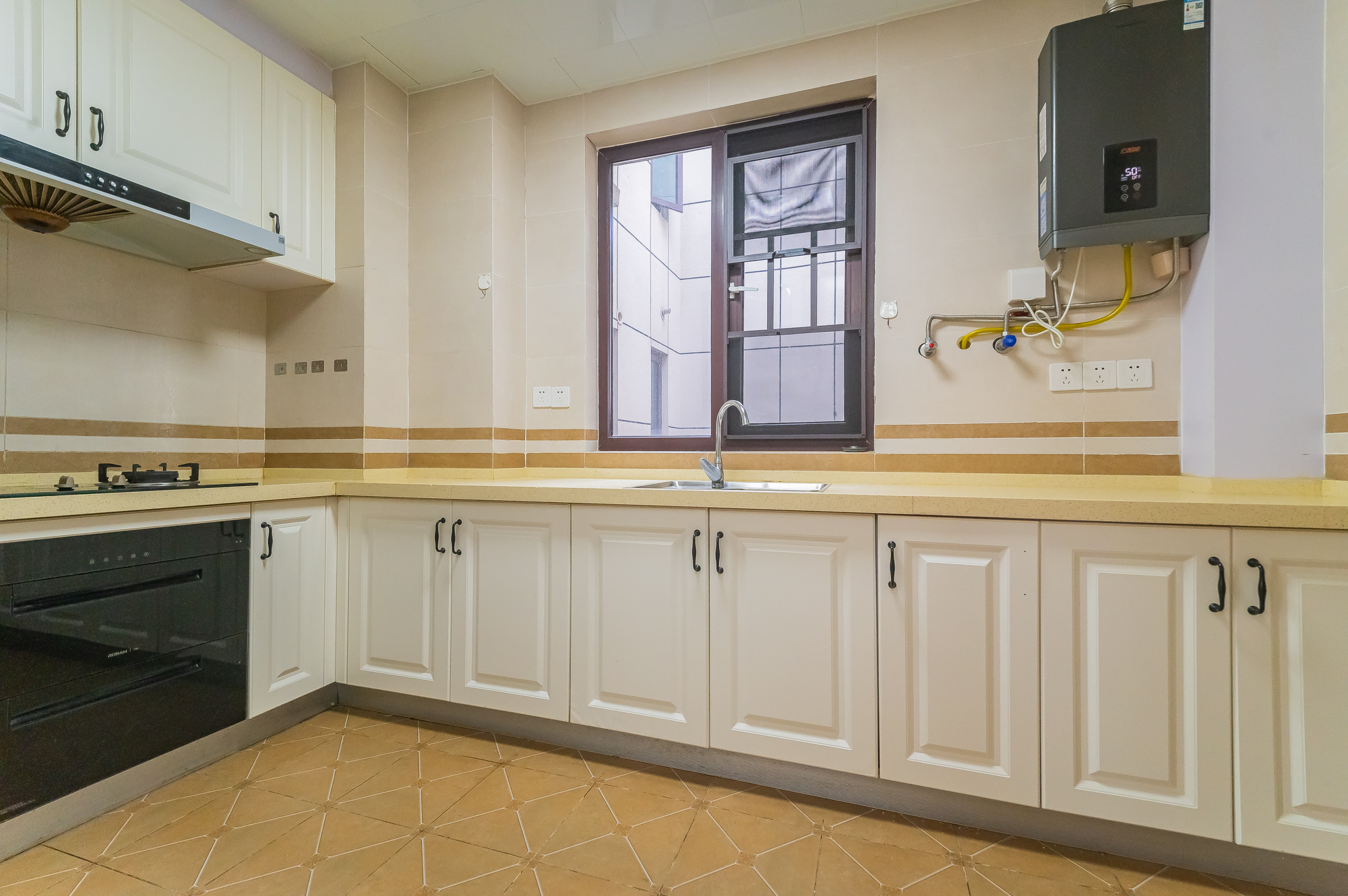 尚鑫海悦(新长海尚海城)  4室2厅2卫    112.0万 尚鑫海悦(新长海尚海城)  4室2厅2卫    112.0万厨房