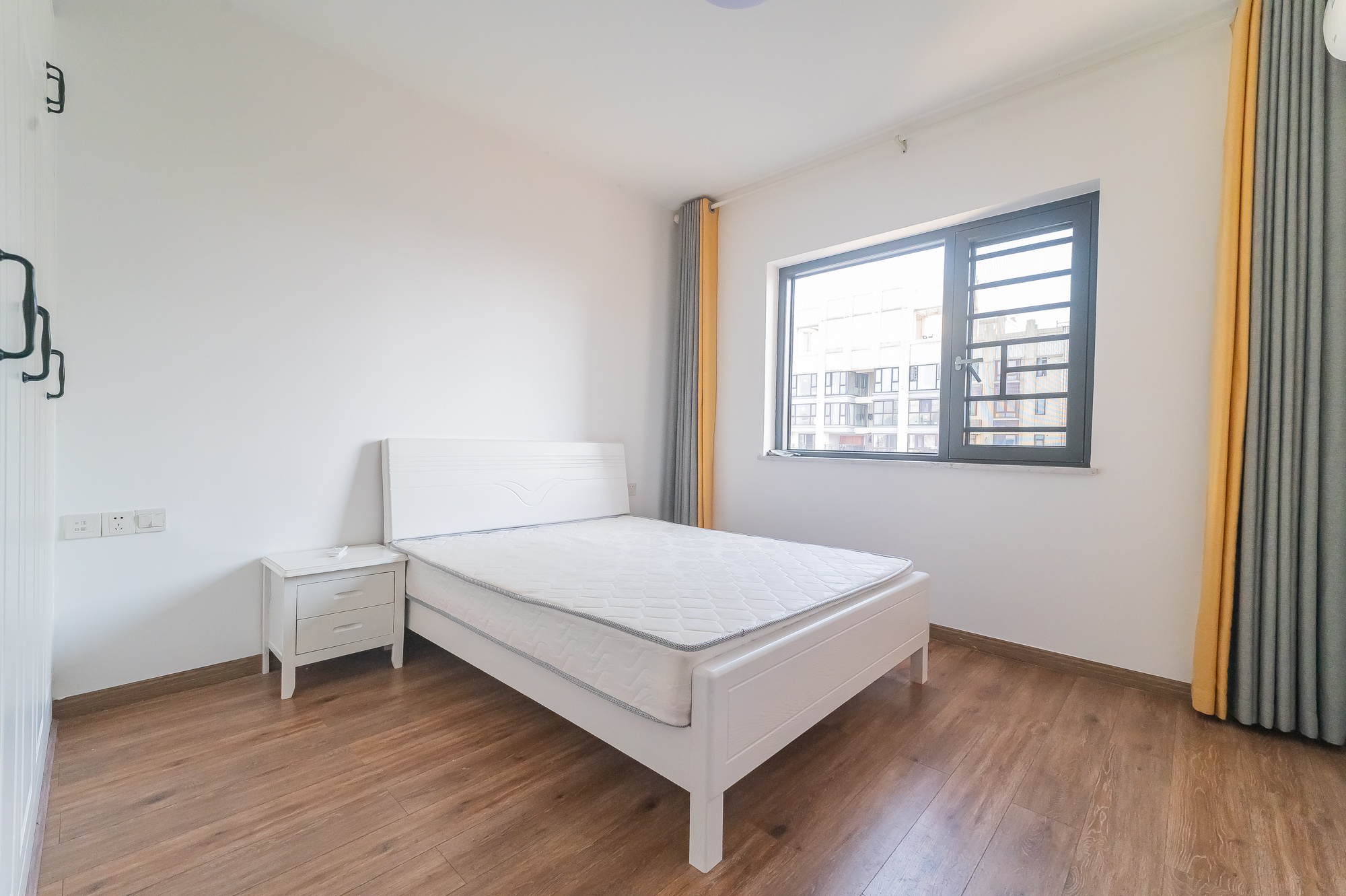 尚鑫海悦(新长海尚海城)  4室2厅2卫    112.0万 尚鑫海悦(新长海尚海城)  4室2厅2卫    112.0万卧室