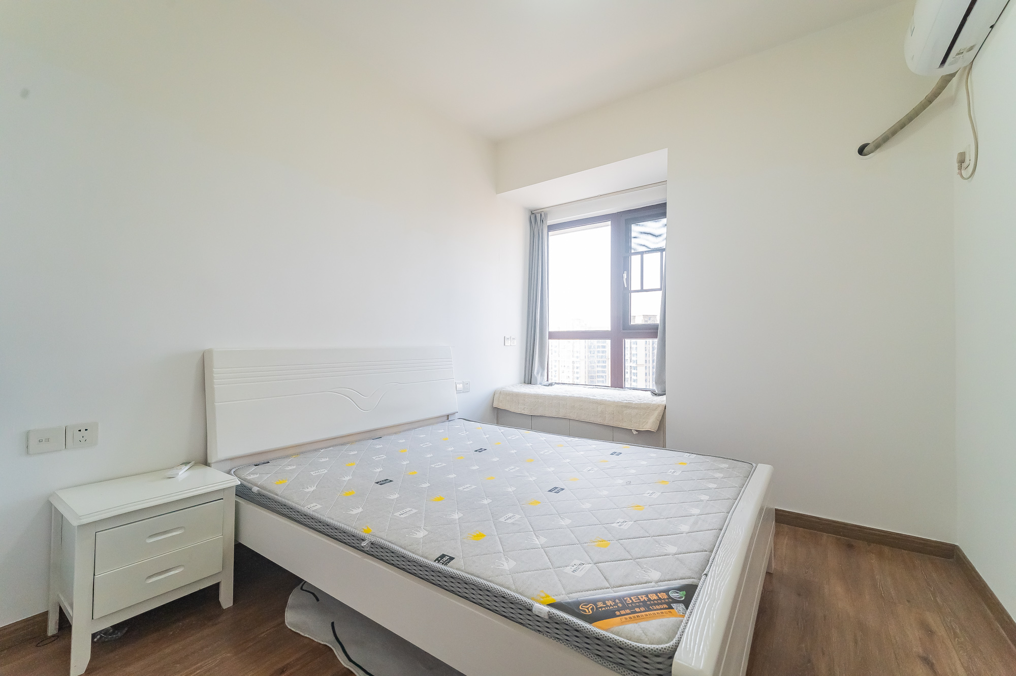 尚鑫海悦(新长海尚海城)  4室2厅2卫    112.0万 尚鑫海悦(新长海尚海城)  4室2厅2卫    112.0万卧室