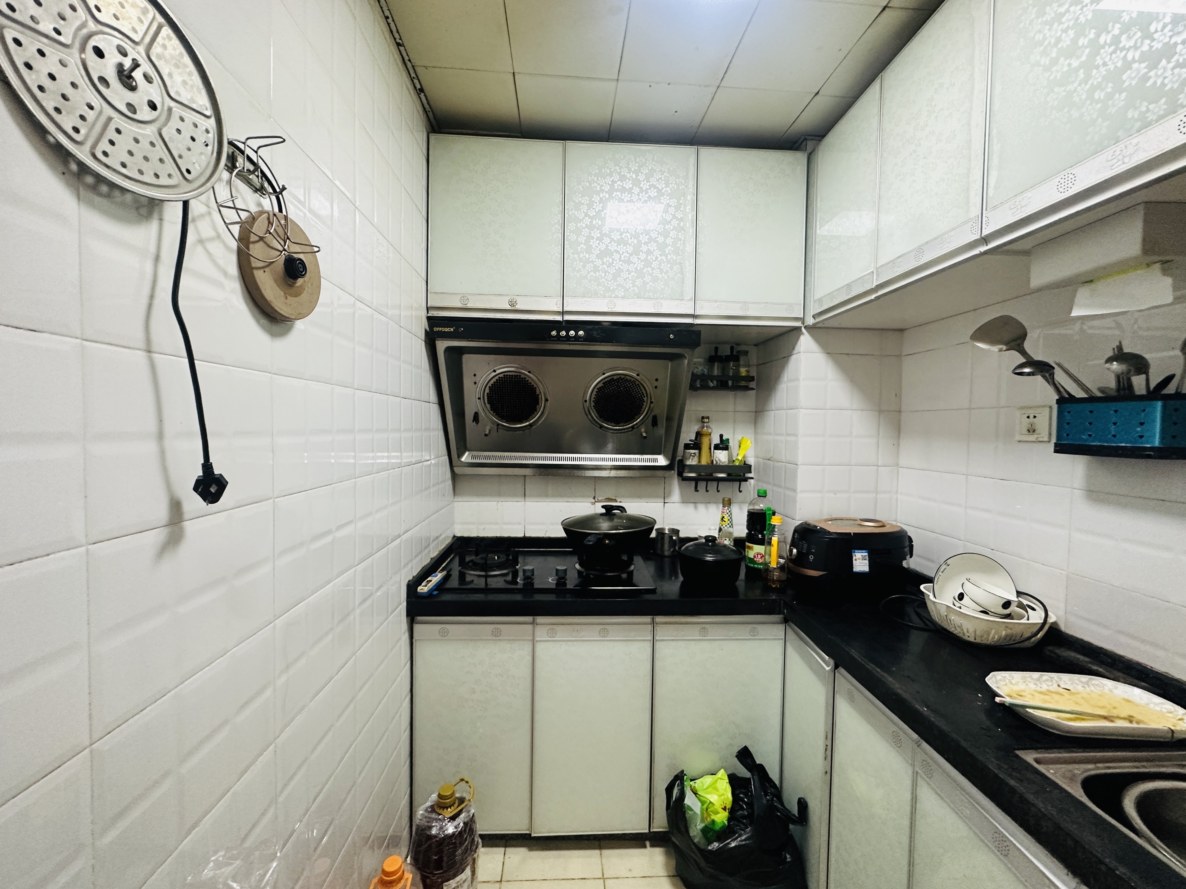 金海大厦(海秀西路) 2室1厅1卫 88.0万 金海大厦(海秀西路) 2室1厅1卫 88.0万厨房