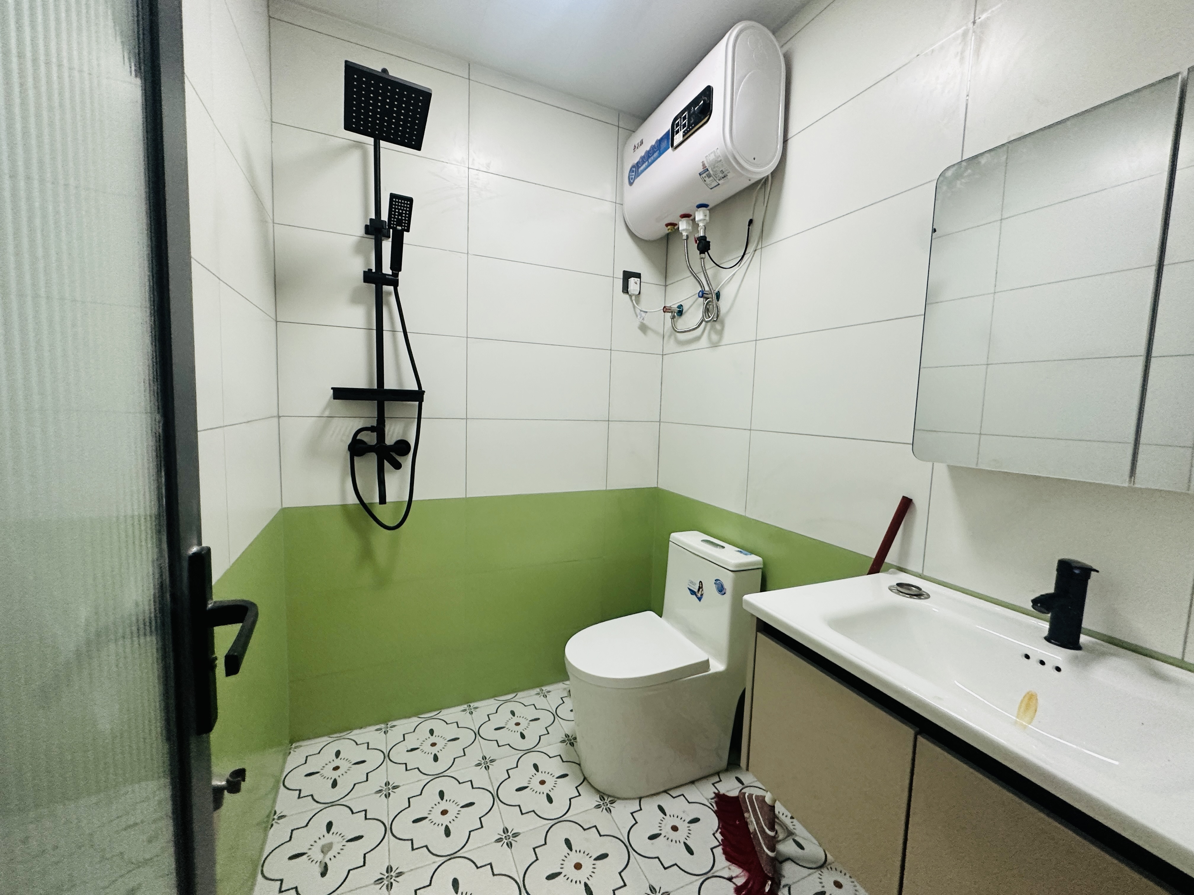 金海大厦(海秀西路) 1室1厅1卫 51.0万 金海大厦(海秀西路) 1室1厅1卫 51.0万卫生间