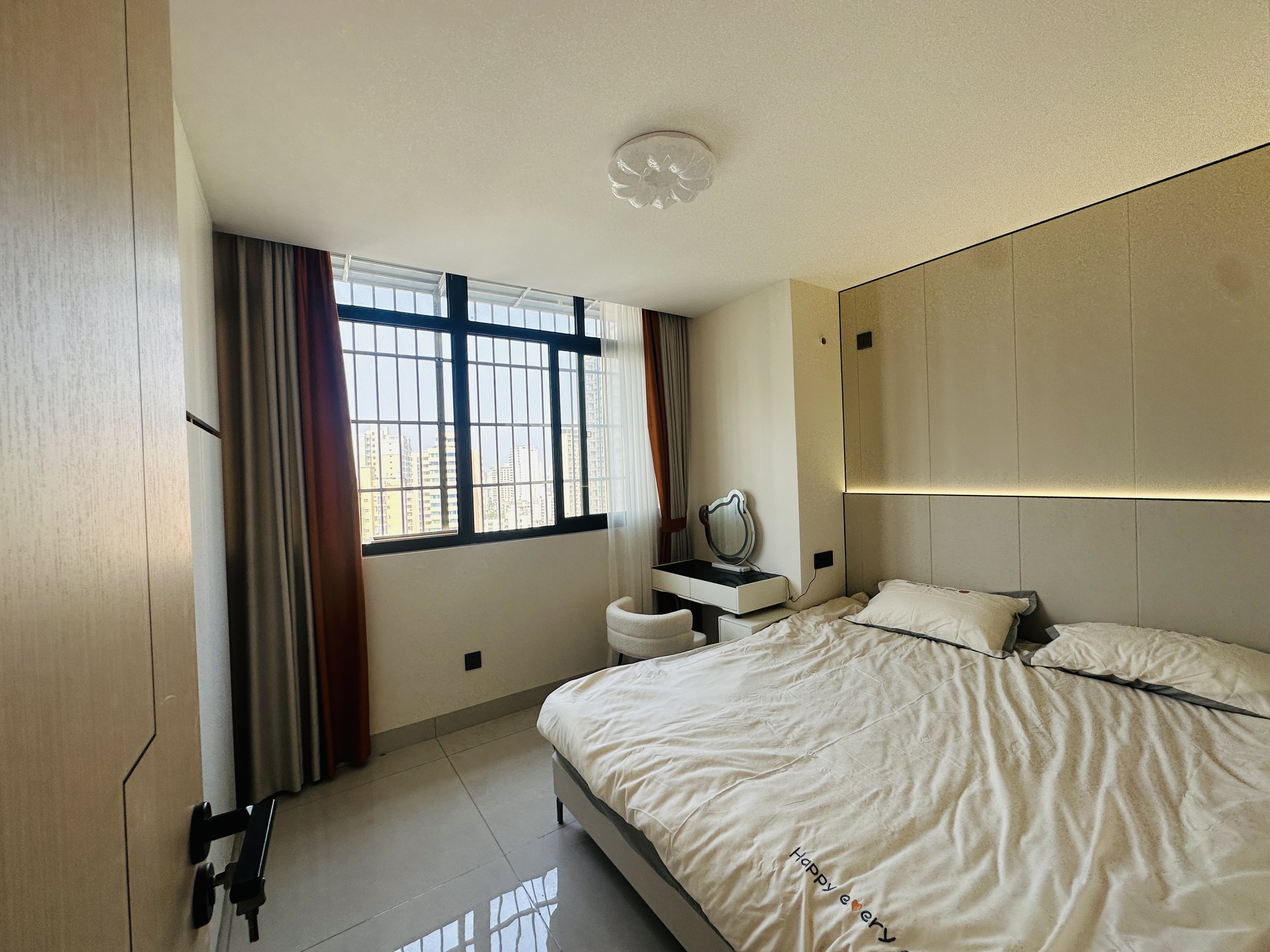 金海大厦(海秀西路) 1室1厅1卫 51.0万 金海大厦(海秀西路) 1室1厅1卫 51.0万卧室