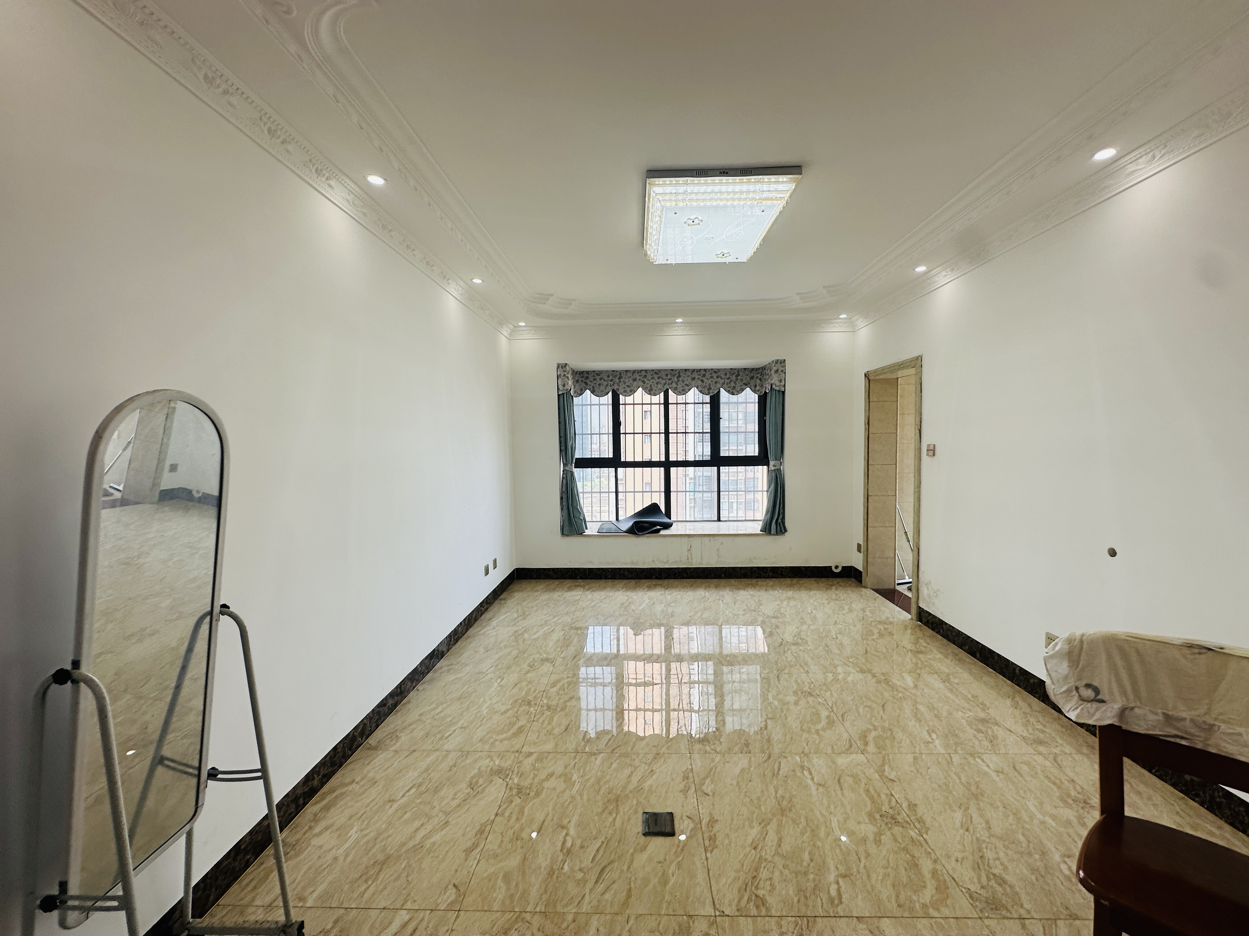 海悦东方  3室2厅2卫    140.0万 海悦东方  3室2厅2卫    140.0万客厅