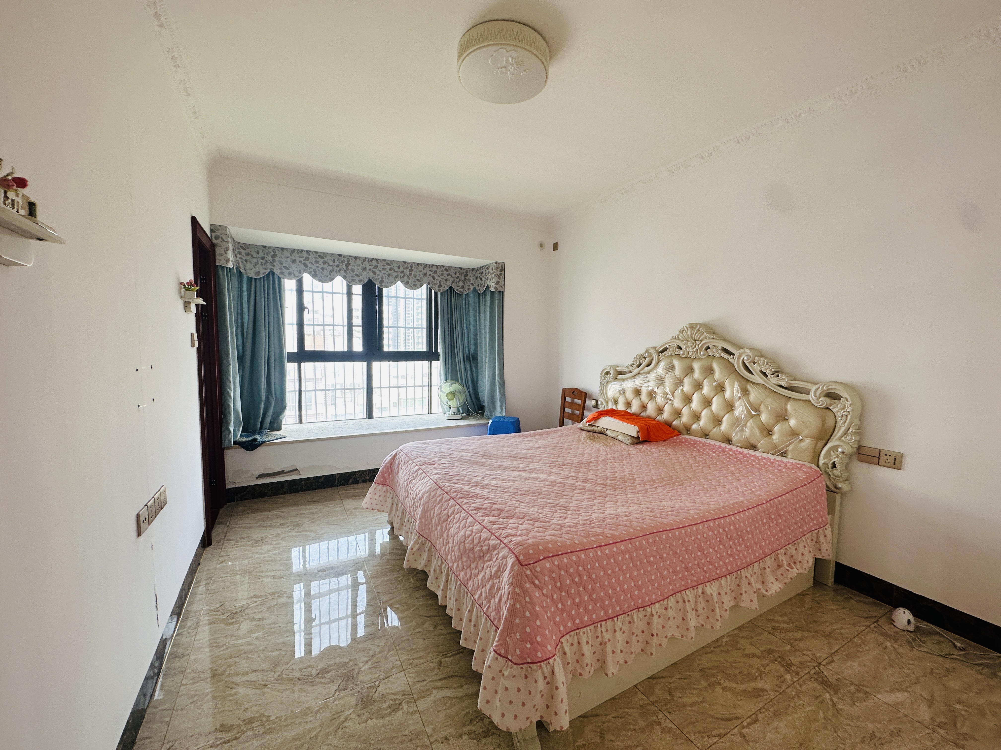 海悦东方  3室2厅2卫    140.0万 海悦东方  3室2厅2卫    140.0万卧室