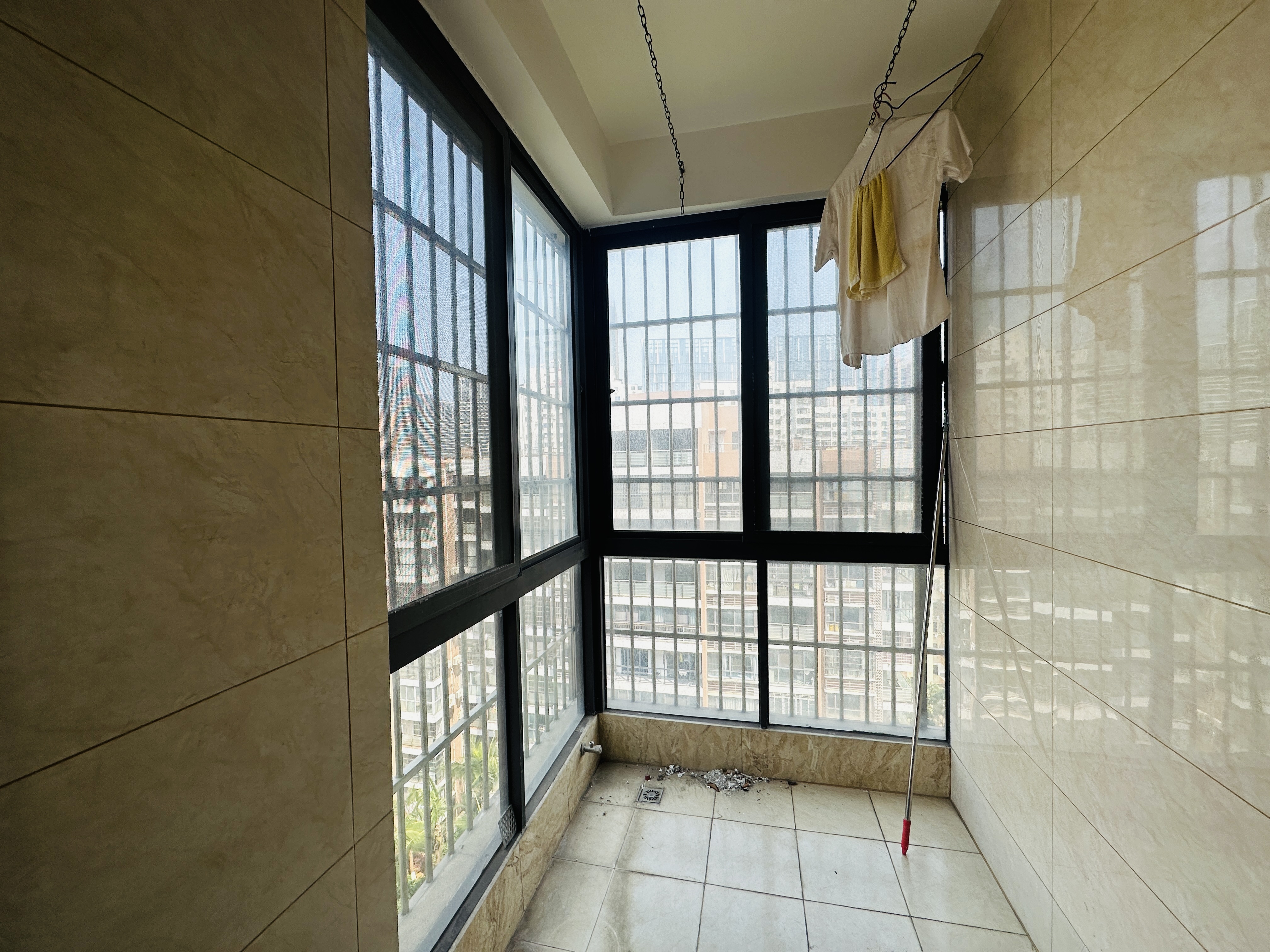 海悦东方  3室2厅2卫    140.0万 海悦东方  3室2厅2卫    140.0万阳台