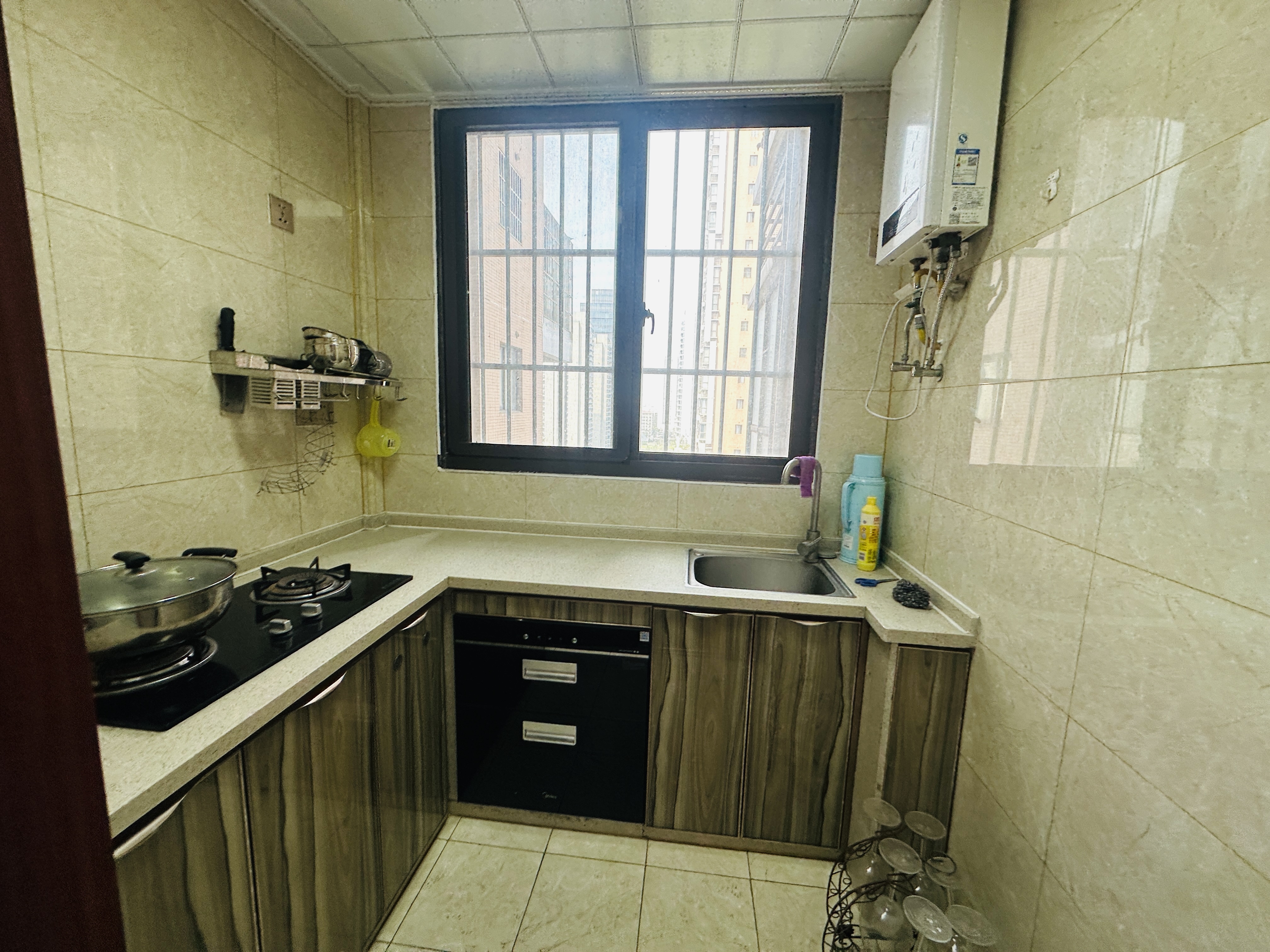 海悦东方  3室2厅2卫    140.0万 海悦东方  3室2厅2卫    140.0万厨房