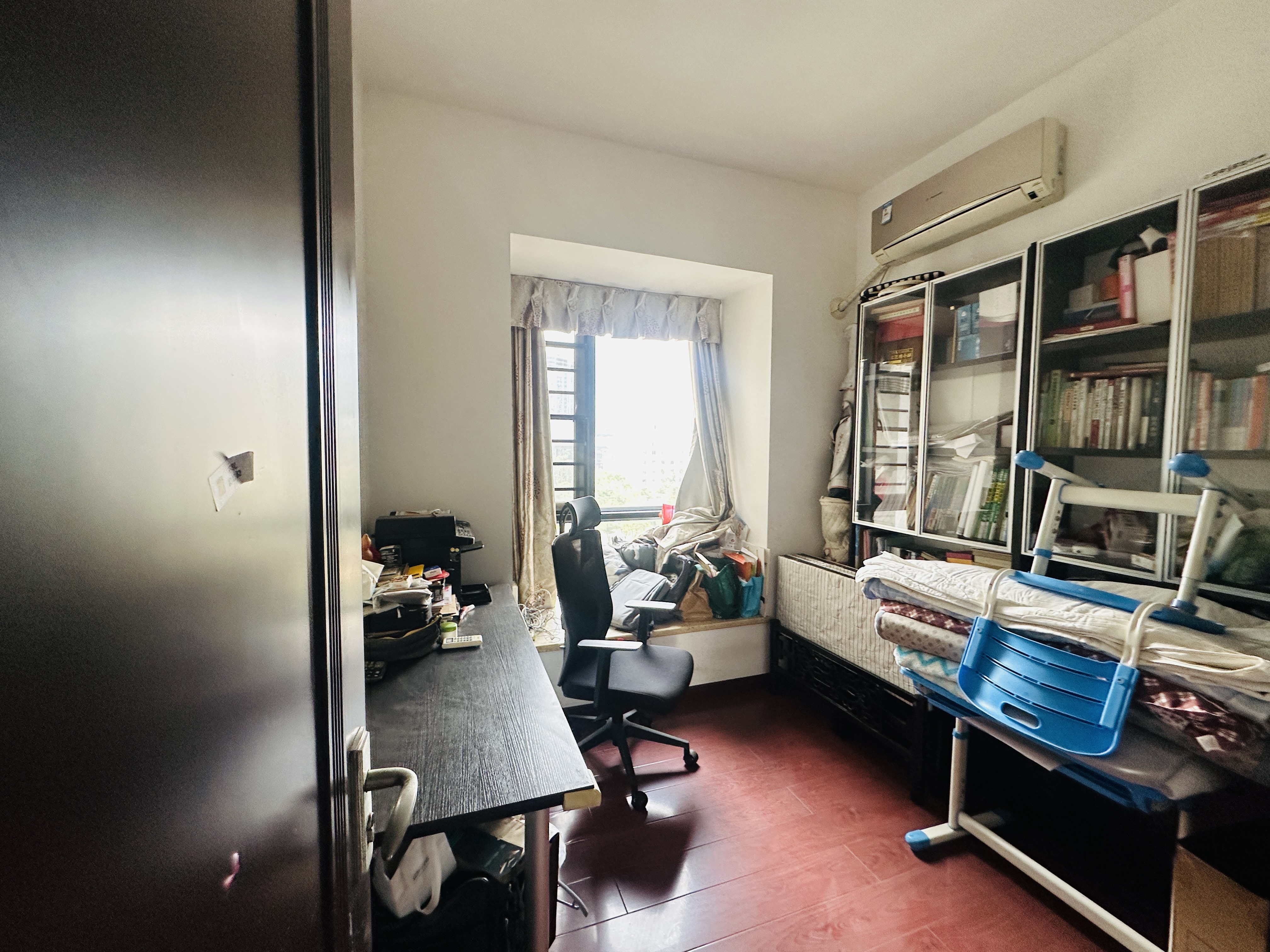 金碧文华 4室2厅2卫 330.0万 金碧文华 4室2厅2卫 330.0万卧室