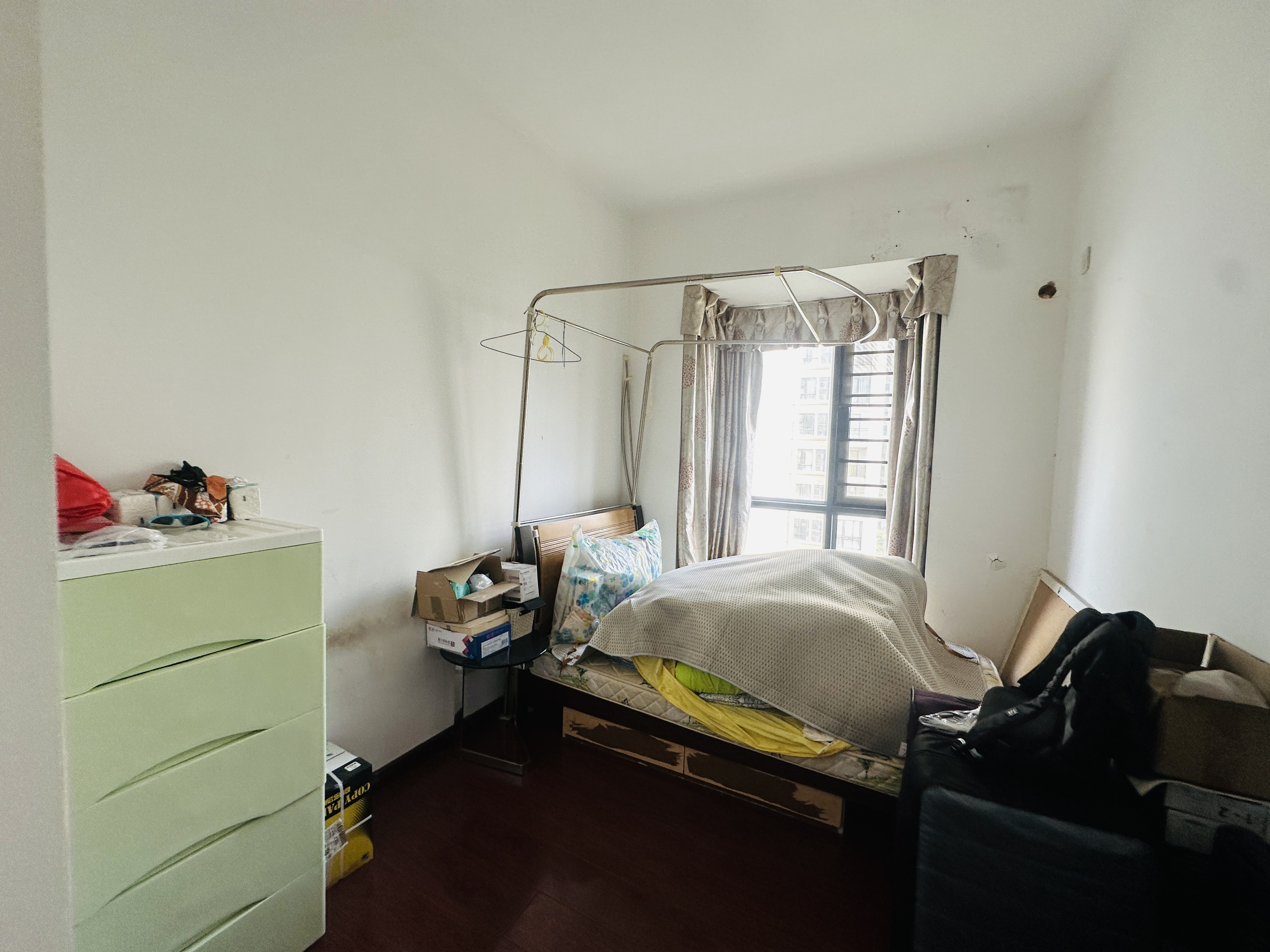 金碧文华 4室2厅2卫 330.0万 金碧文华 4室2厅2卫 330.0万卧室