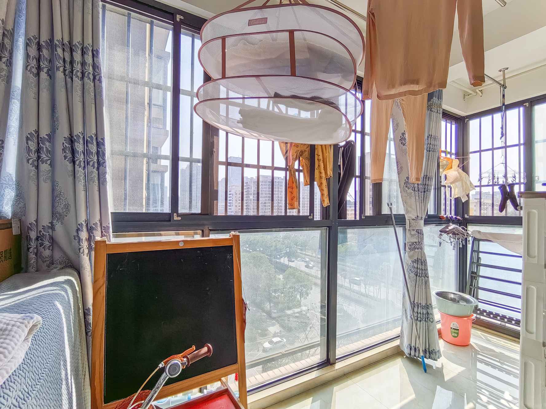 蓝山郡  3室2厅1卫   83.00万阳台