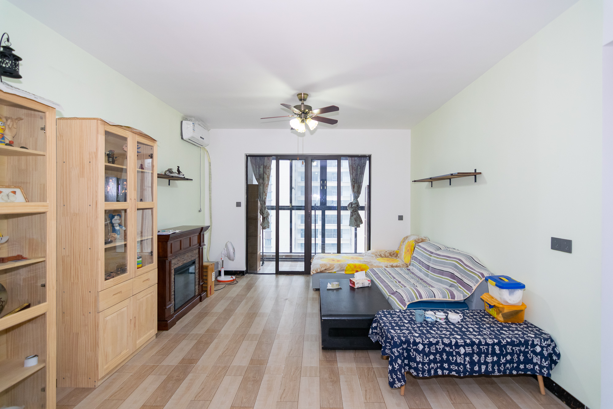 湾田望江府  4室2厅1卫    75.0万 湾田望江府  4室2厅1卫    75.0万客厅