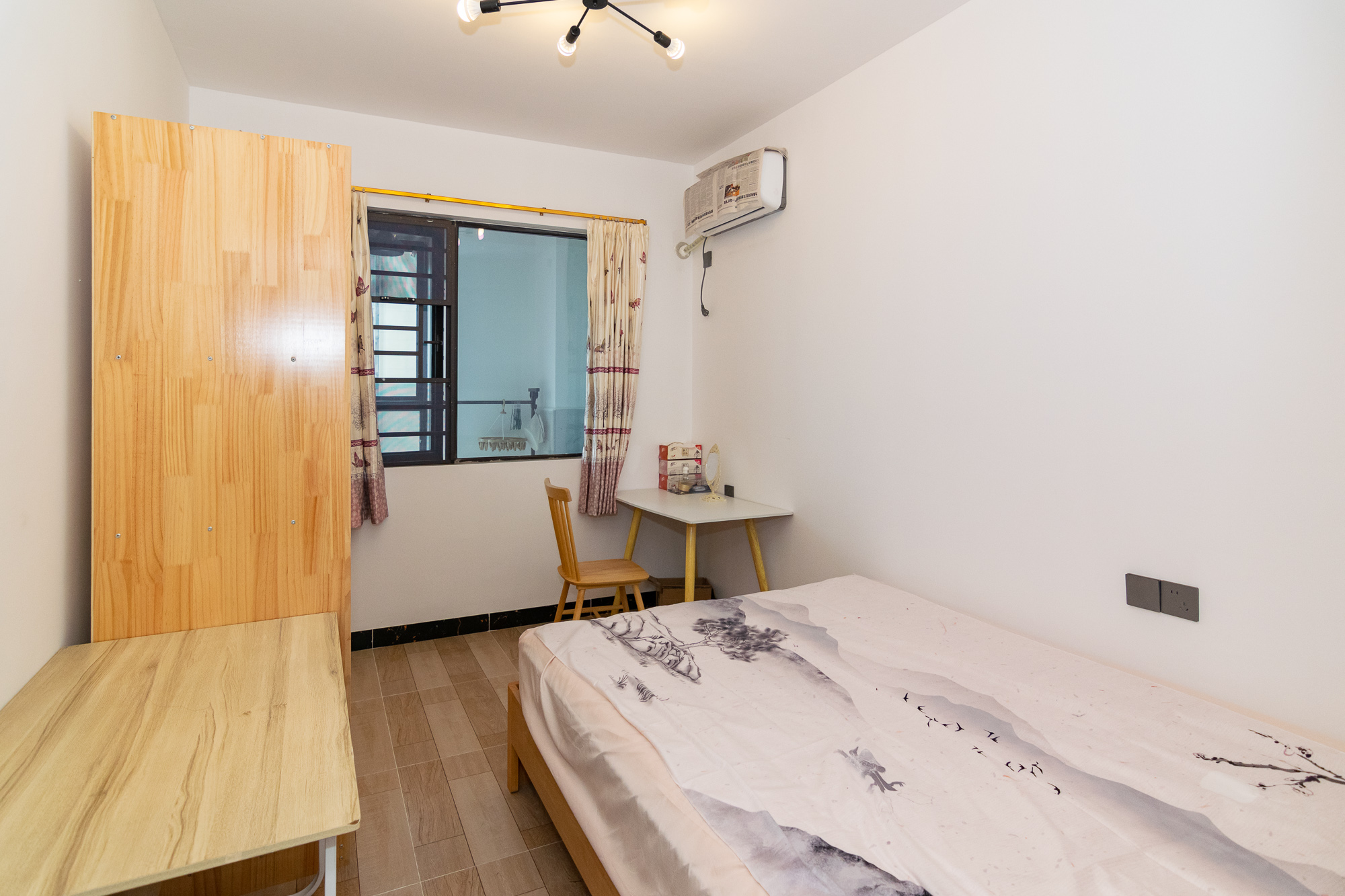 湾田望江府  4室2厅1卫    75.0万 湾田望江府  4室2厅1卫    75.0万卧室