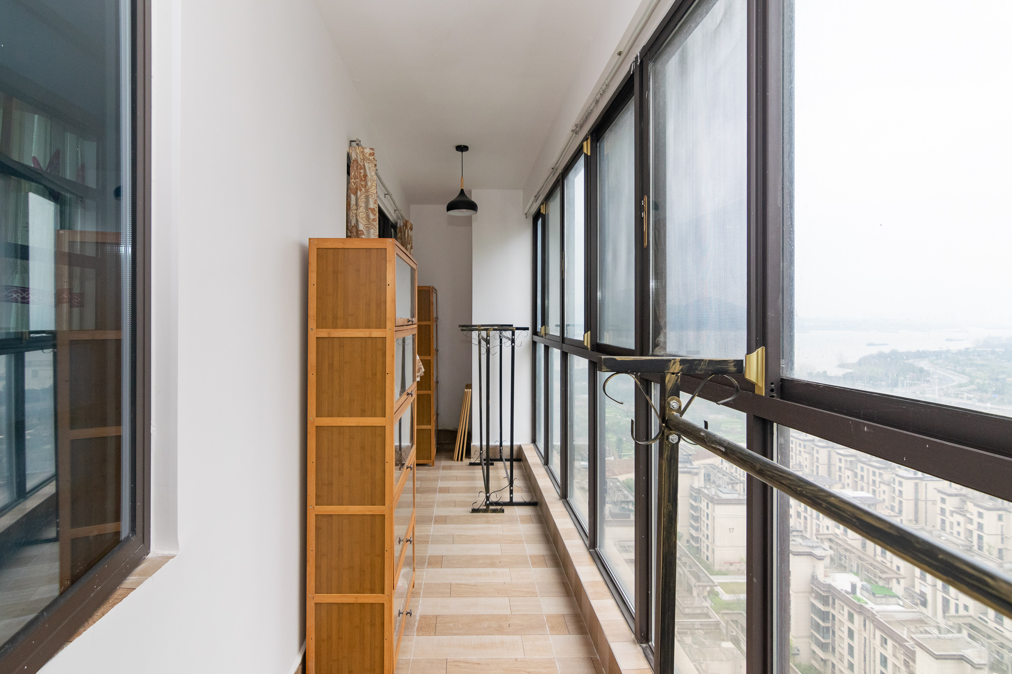 湾田望江府  4室2厅1卫    75.0万 湾田望江府  4室2厅1卫    75.0万阳台