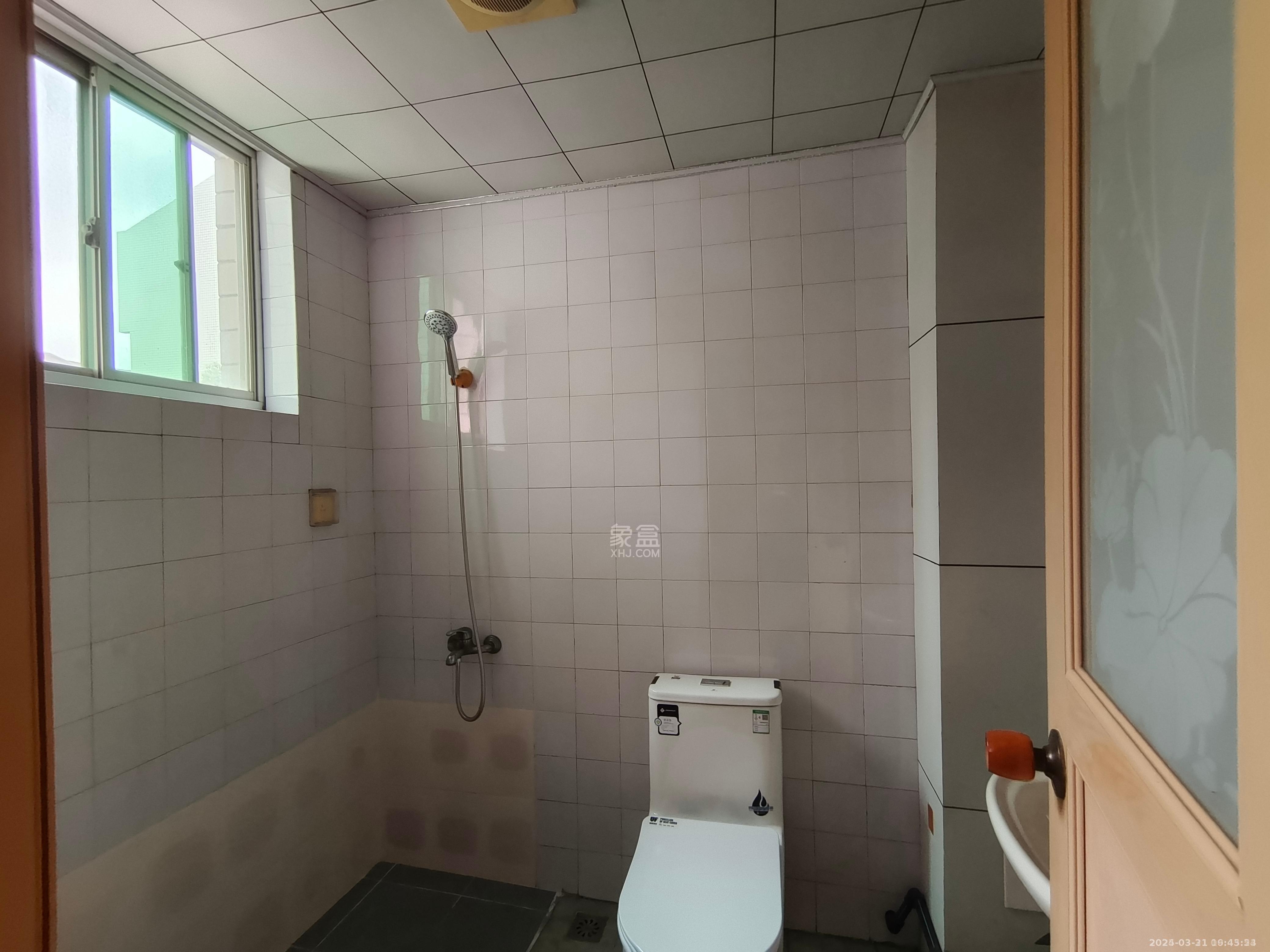 机关小区 3室2厅2卫 1700.0元/月 机关小区 3室2厅2卫 1700.0元/月室内图