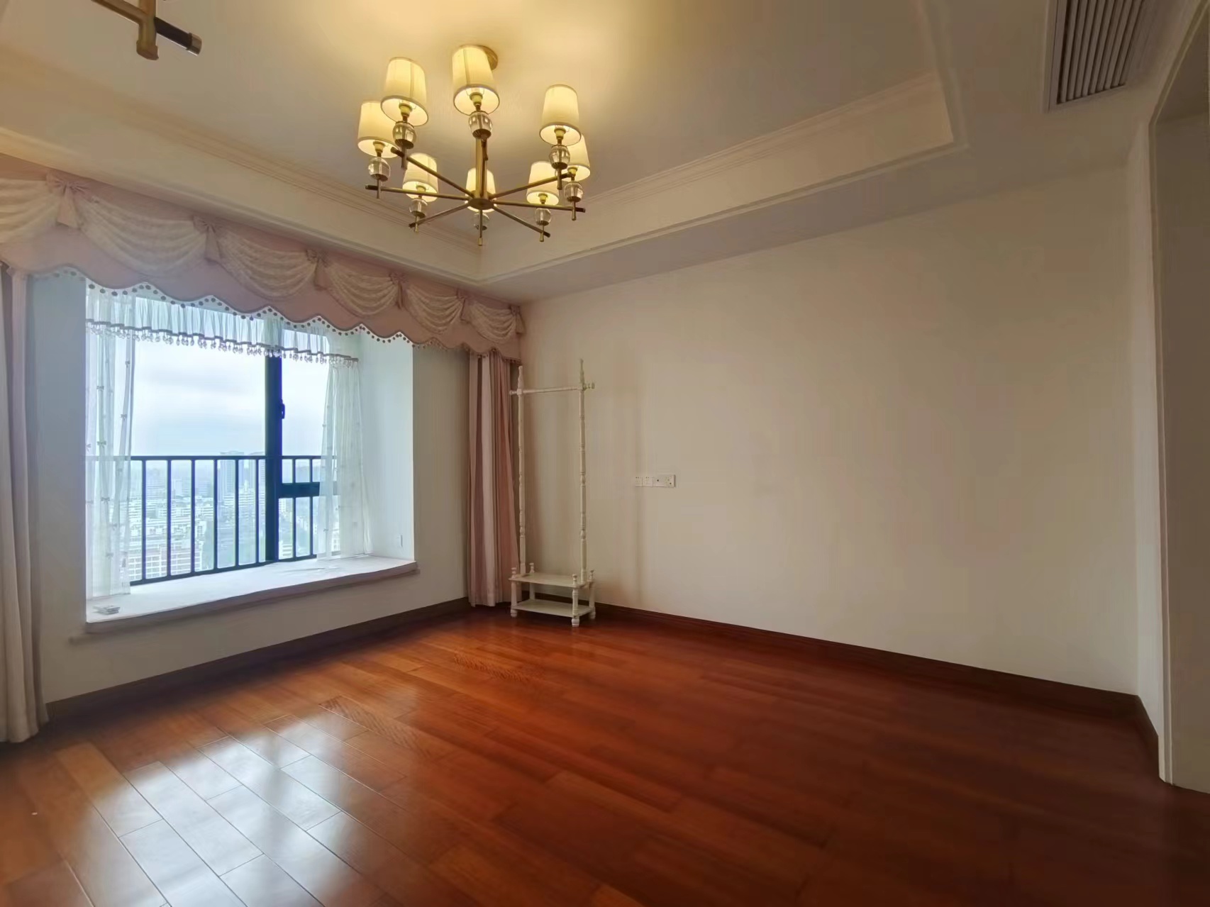 四季华庭-阳光华府 4室2厅2卫 270.0万 四季华庭-阳光华府 4室2厅2卫 270.0万室内图