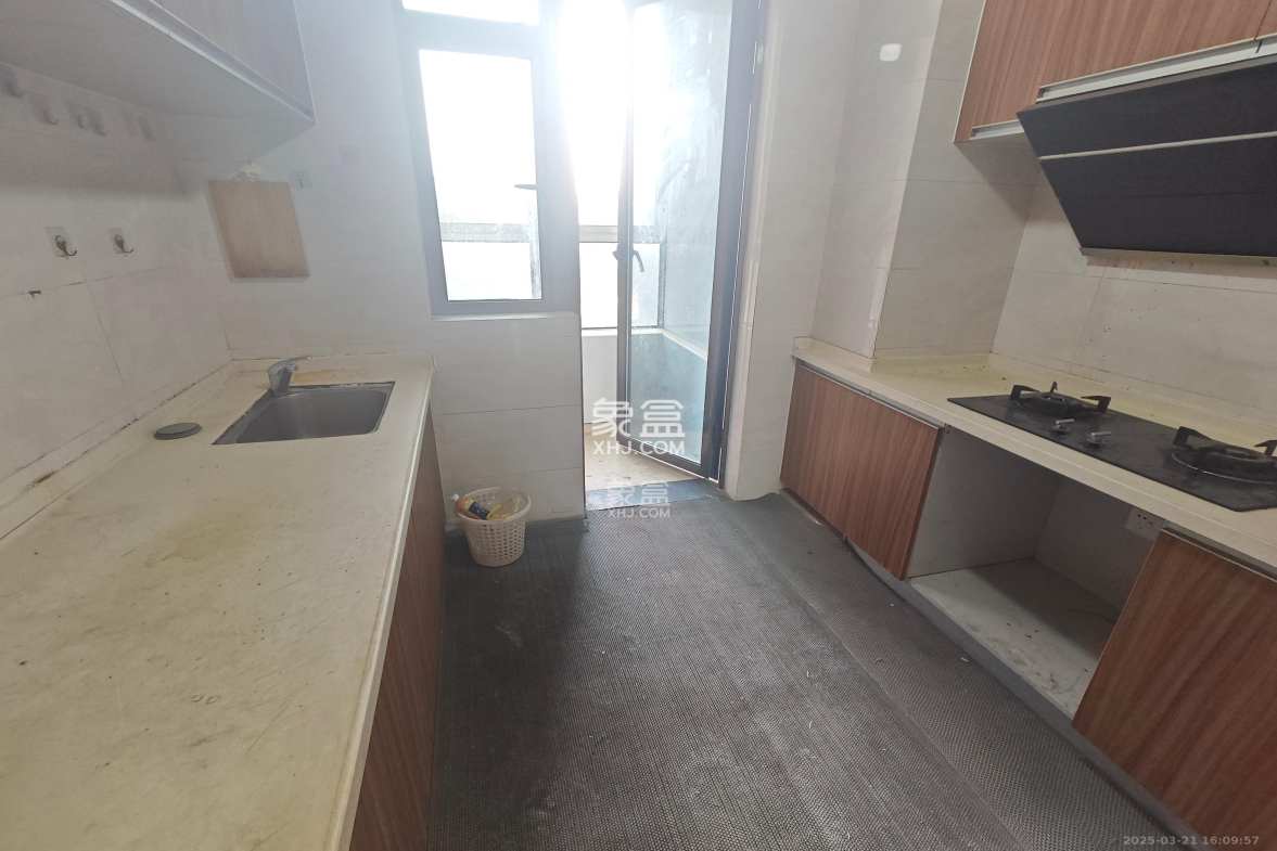 江山帝景哈佛  3室2厅1卫    2200.0元/月 江山帝景哈佛  3室2厅1卫    2200.0元/月室内图