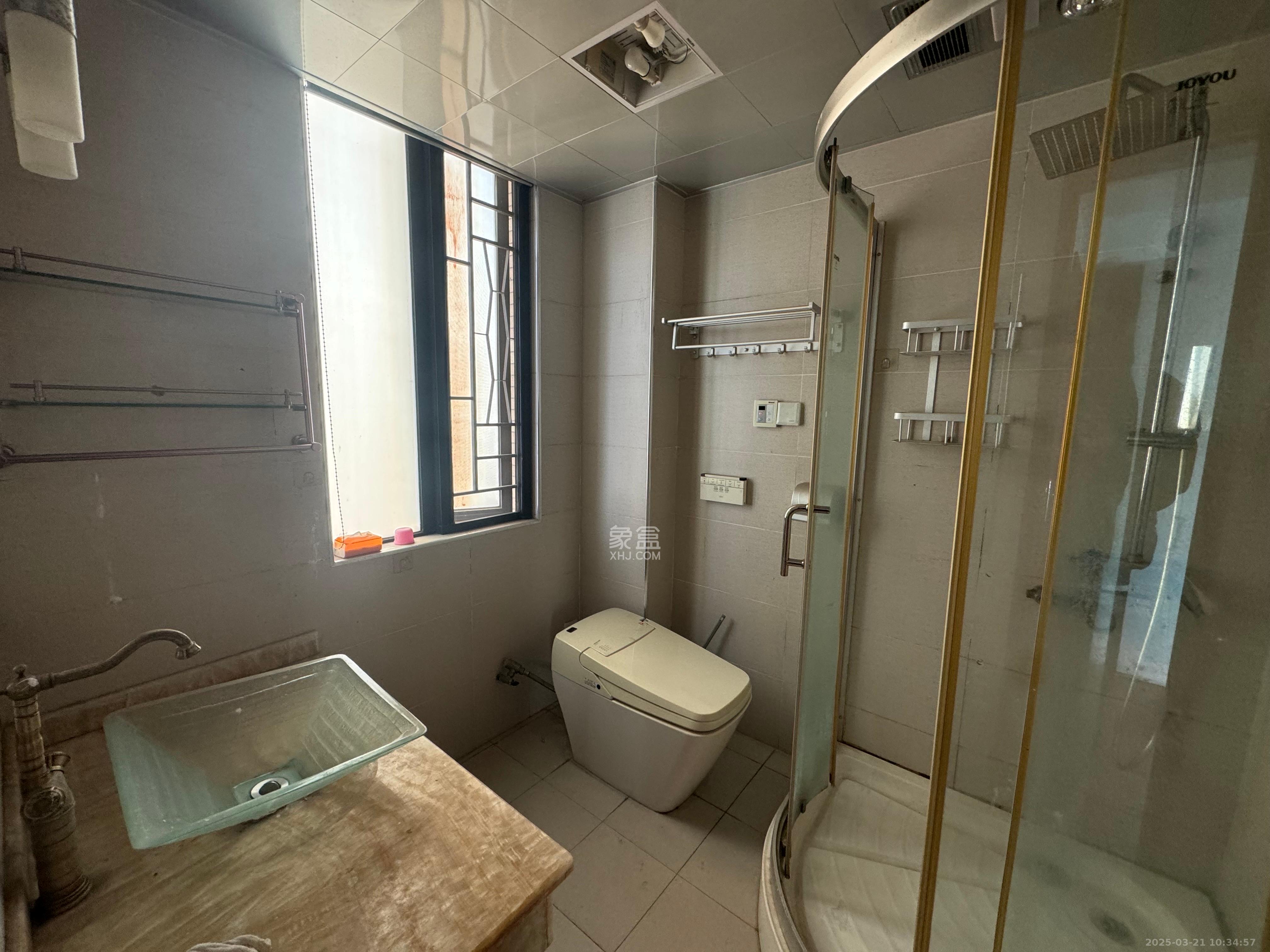 松雅湖金岸 3室2厅2卫 2500.0元/月 松雅湖金岸 3室2厅2卫 2500.0元/月室内图