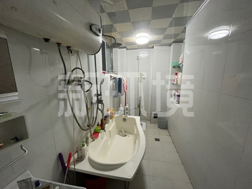 金丰花园2号园 3室2厅2卫 58.00万 金丰花园2号园 3室2厅2卫 58.00万客厅