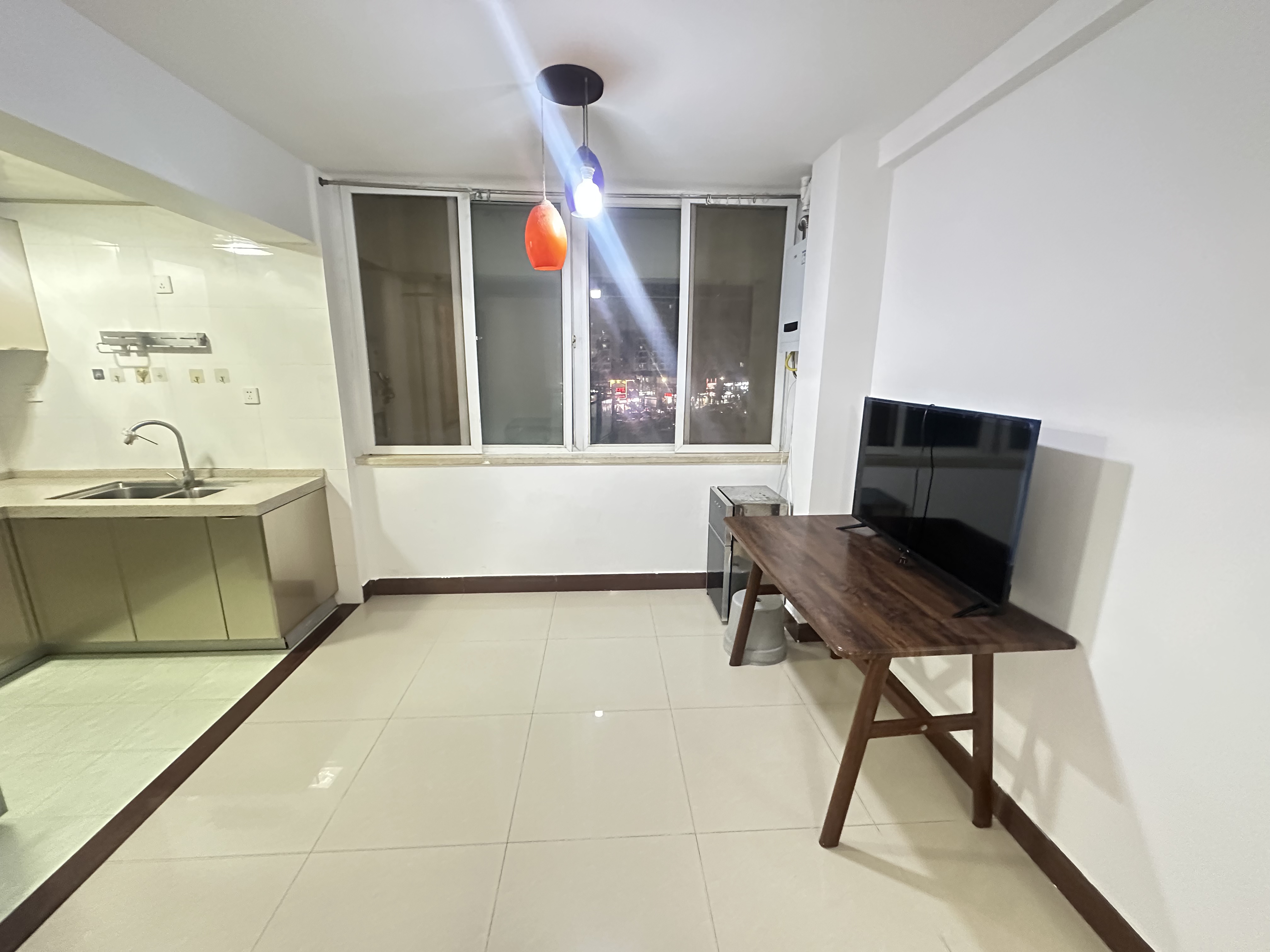 海悦国际  2室1厅1卫    2200.0元/月 海悦国际  2室1厅1卫    2200.0元/月室内图