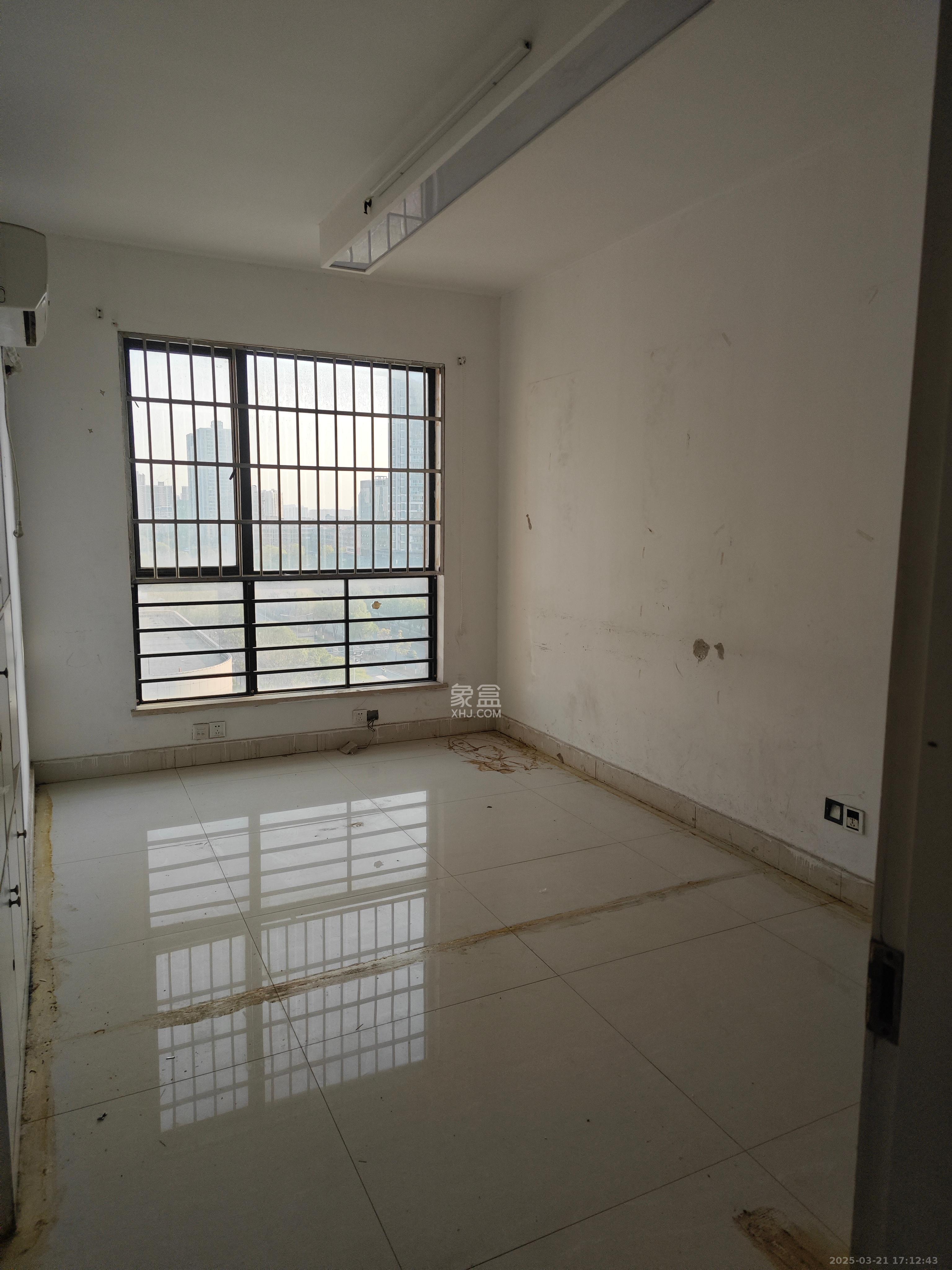 尚城 3室2厅1卫 2200.0元/月 尚城 3室2厅1卫 2200.0元/月室内图