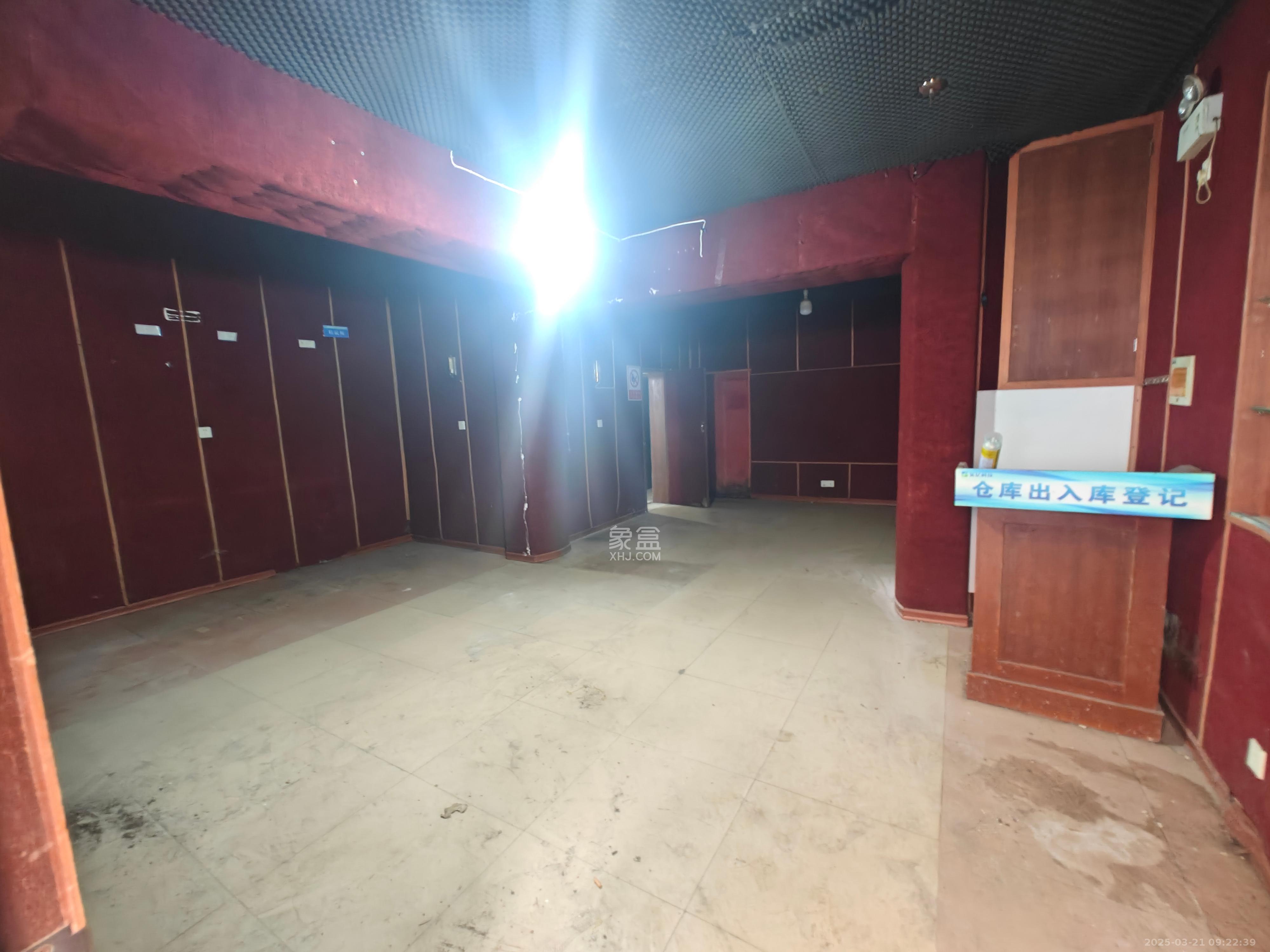 青山祠社区  2室1厅1卫    1000.0元/月室内图