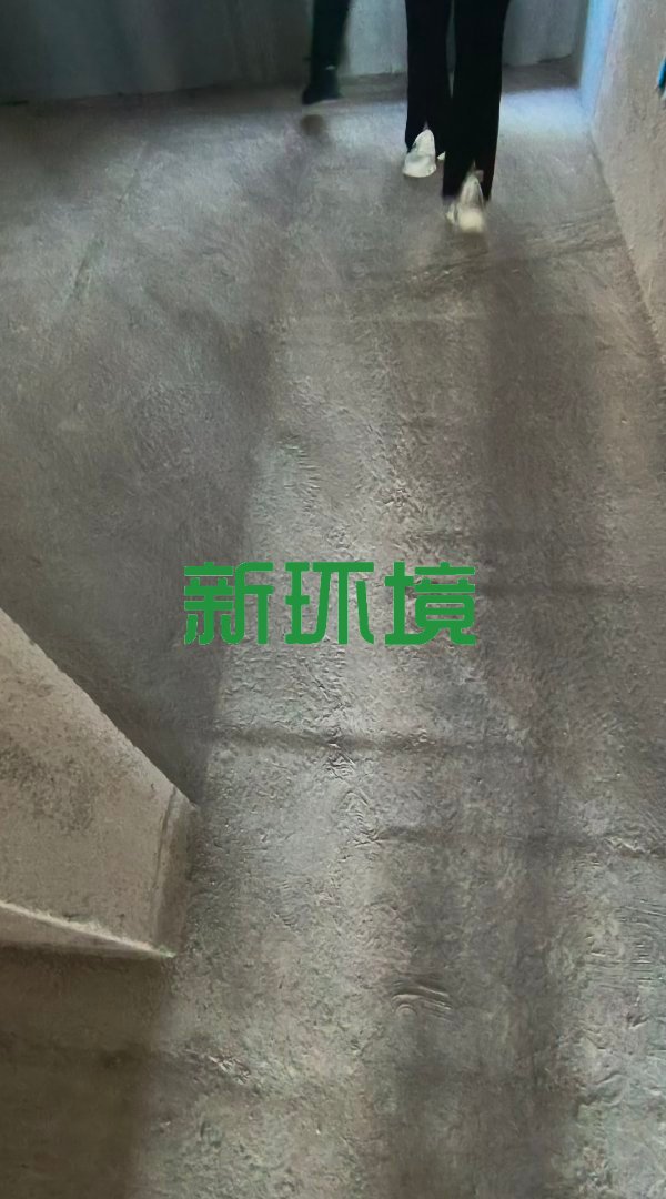 南门口安置小区  4室2厅2卫   100.00万客厅