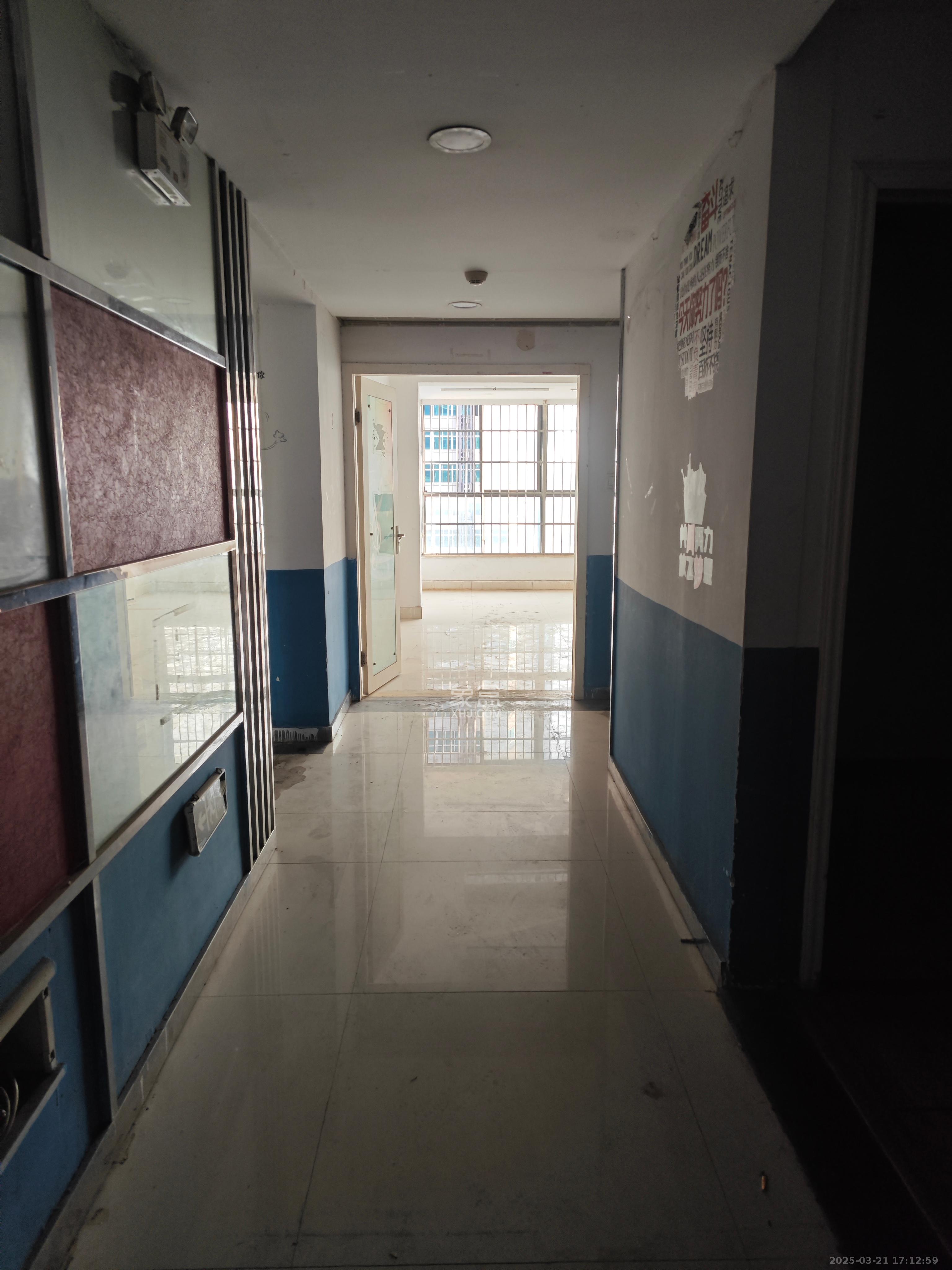 尚城 3室2厅1卫 2200.0元/月 尚城 3室2厅1卫 2200.0元/月室内图