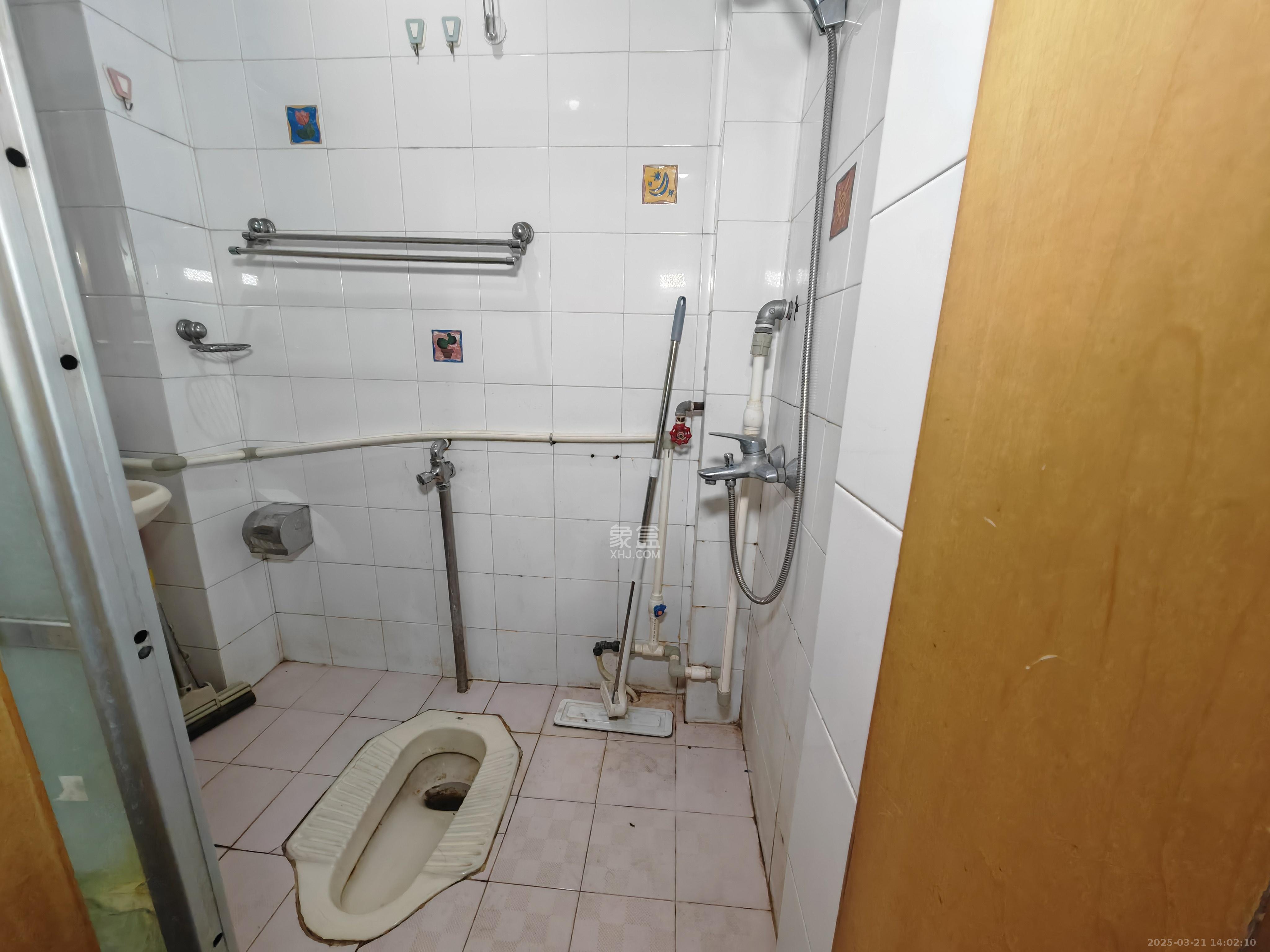 红旗雅居 3室2厅2卫 1700.0元/月 红旗雅居 3室2厅2卫 1700.0元/月室内图