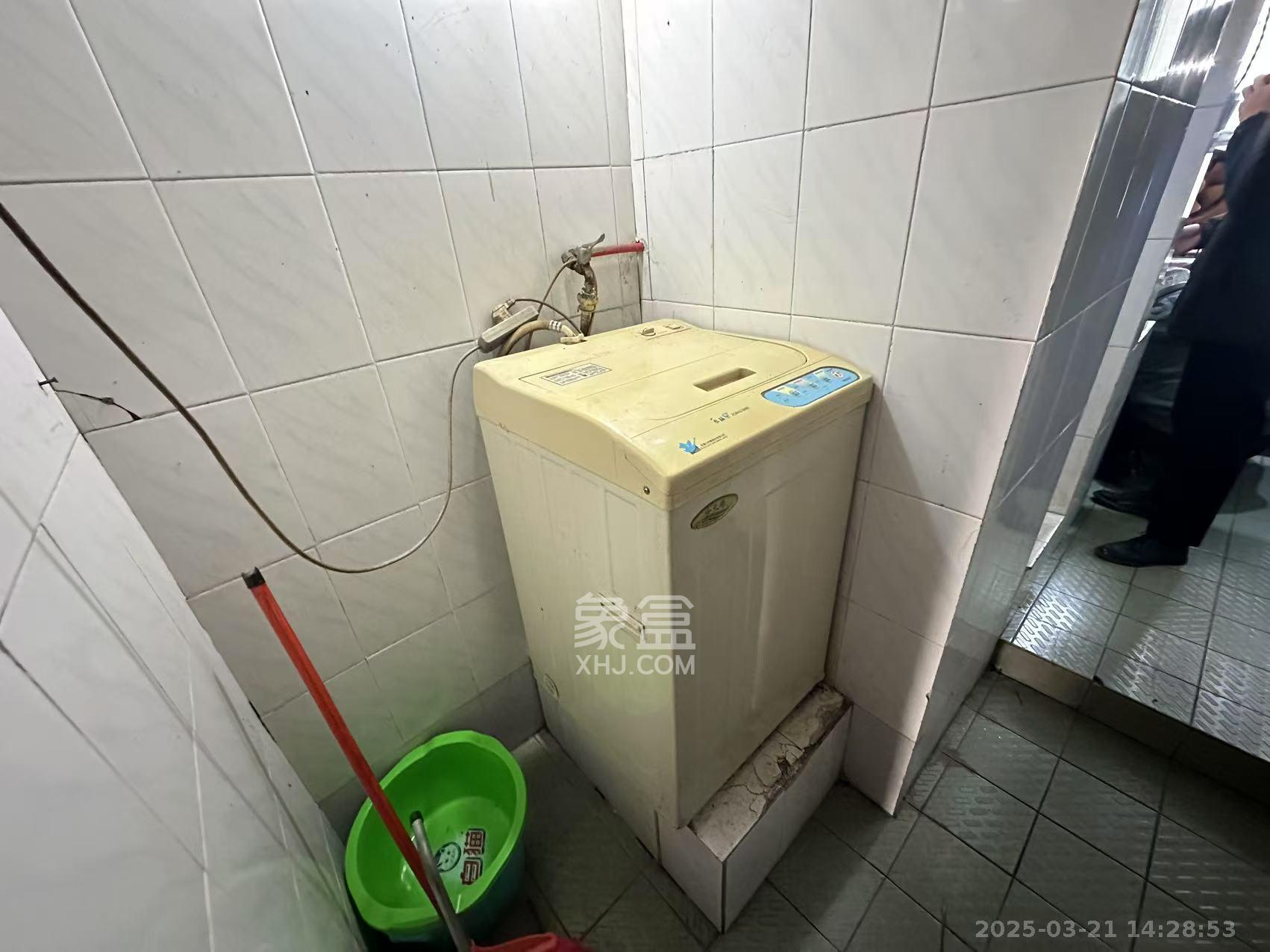 湖橡宿舍/湖橡小区 1室1厅1卫 900.0元/月 湖橡宿舍/湖橡小区 1室1厅1卫 900.0元/月室内图