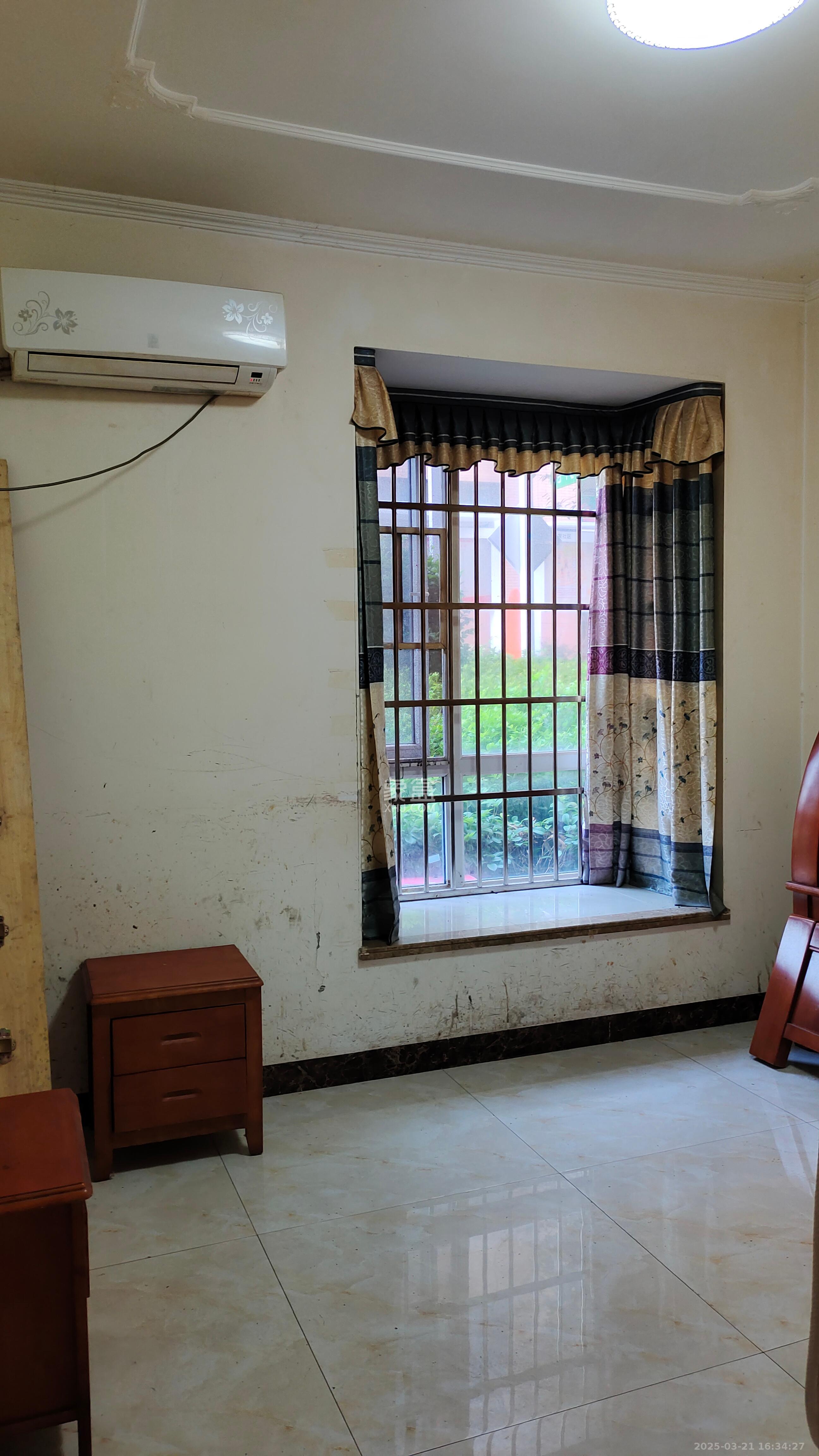 丽发新城 2室2厅1卫 2300.0元/月 丽发新城 2室2厅1卫 2300.0元/月室内图