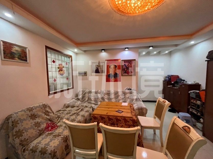 金丰花园2号园 3室2厅2卫 58.00万 金丰花园2号园 3室2厅2卫 58.00万客厅