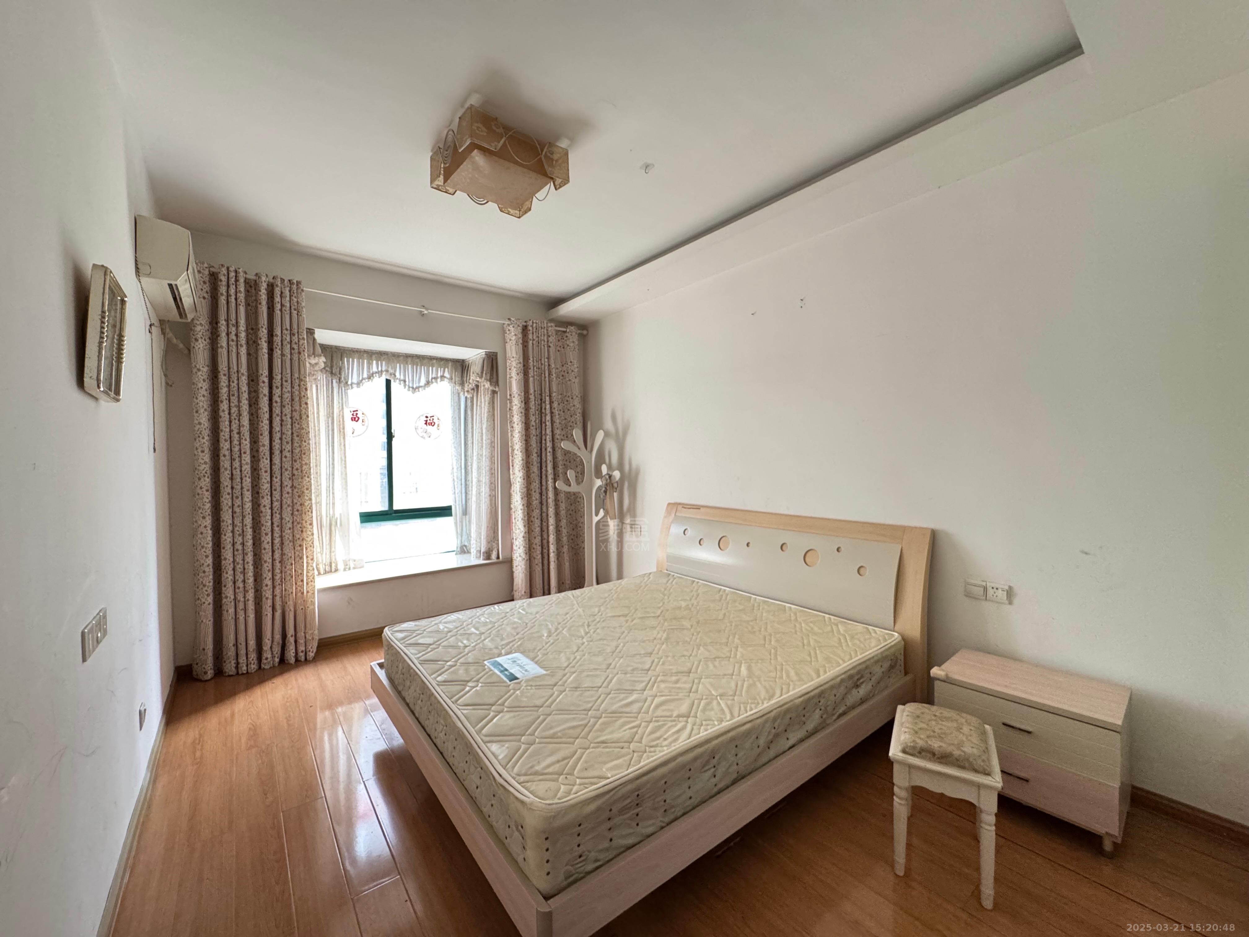 香山美境 3室2厅1卫 1700.0元/月 香山美境 3室2厅1卫 1700.0元/月室内图